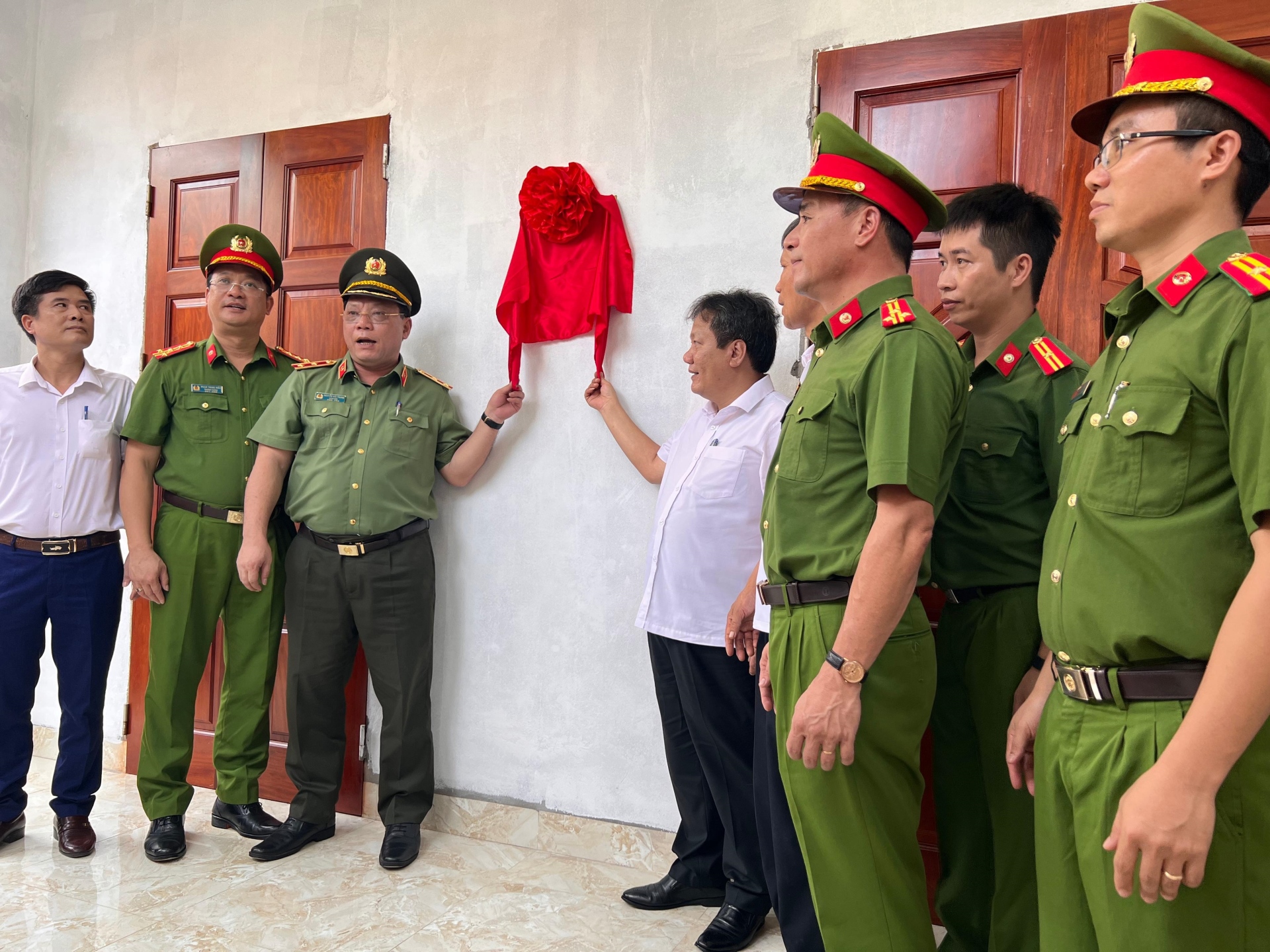 Con tôi, liệt sĩ, lính Phòng cháy chữa cháy! - 2