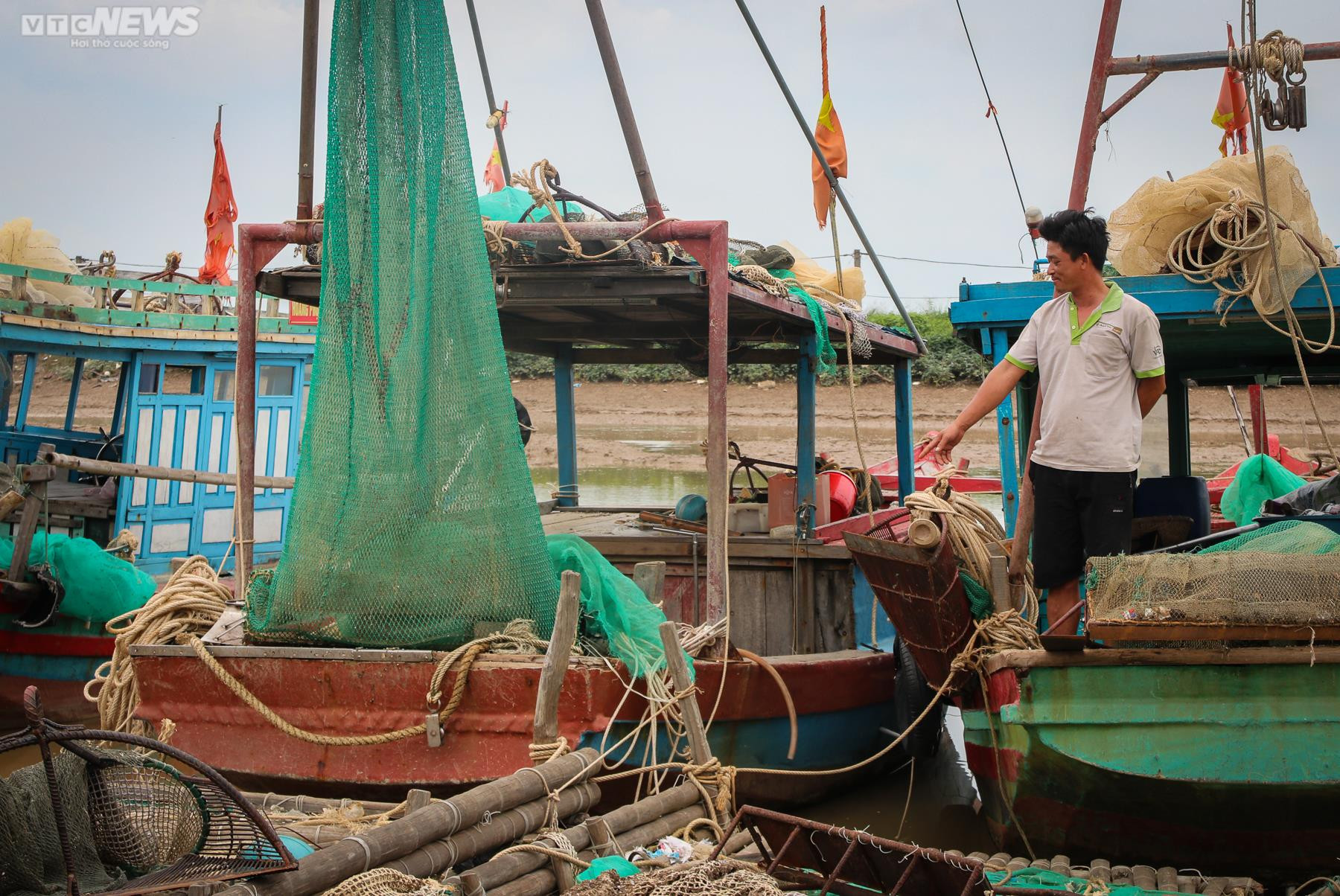 Ảnh: Tàu thuyền nằm ‘trơ đáy’ bên cảng cá hơn 43 tỷ đồng bỏ hoang - 4