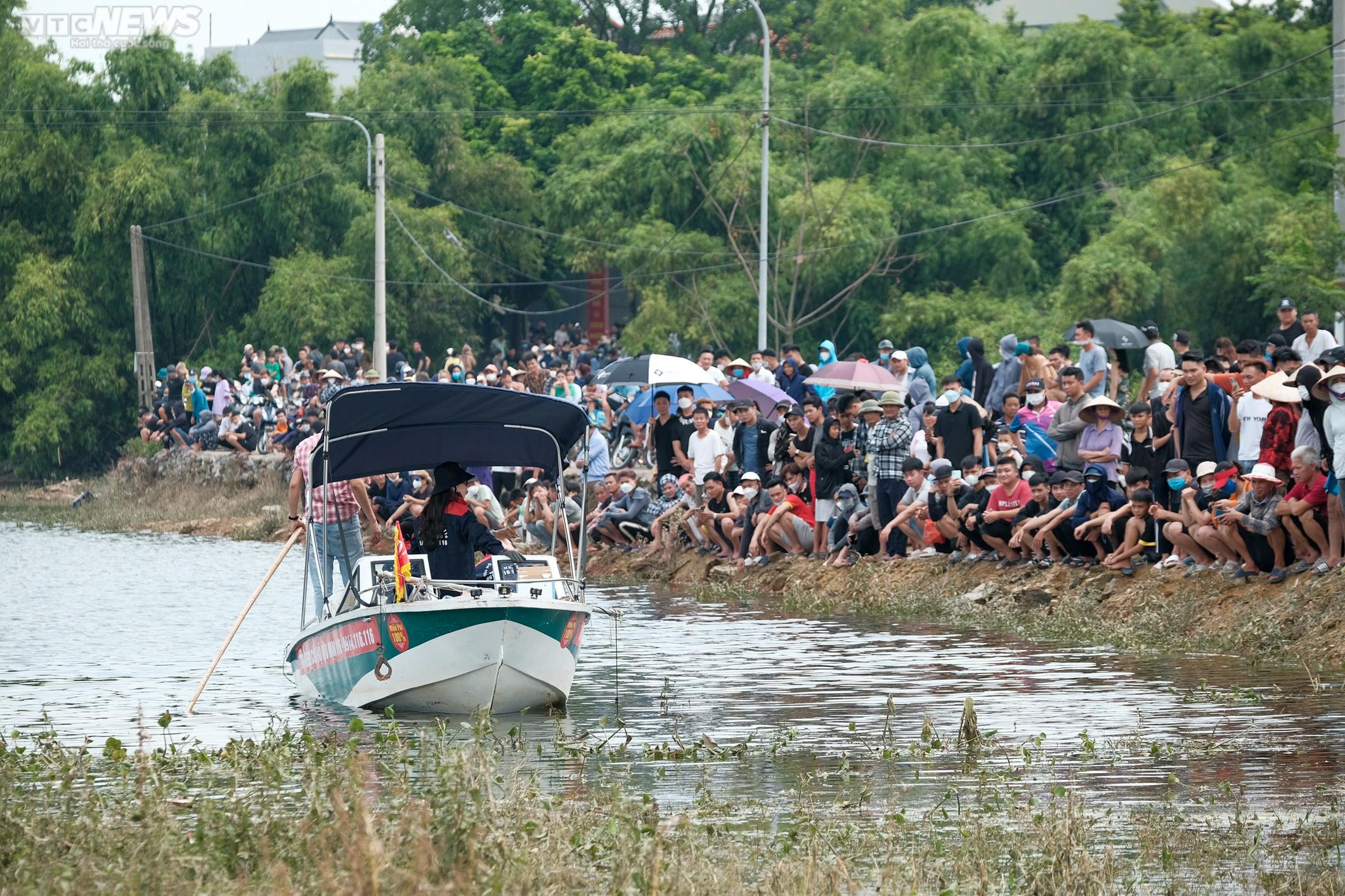 Thiếu nữ mất tích bí ẩn cả tháng trời, đội cứu hộ lặn sông tìm kiếm - 10