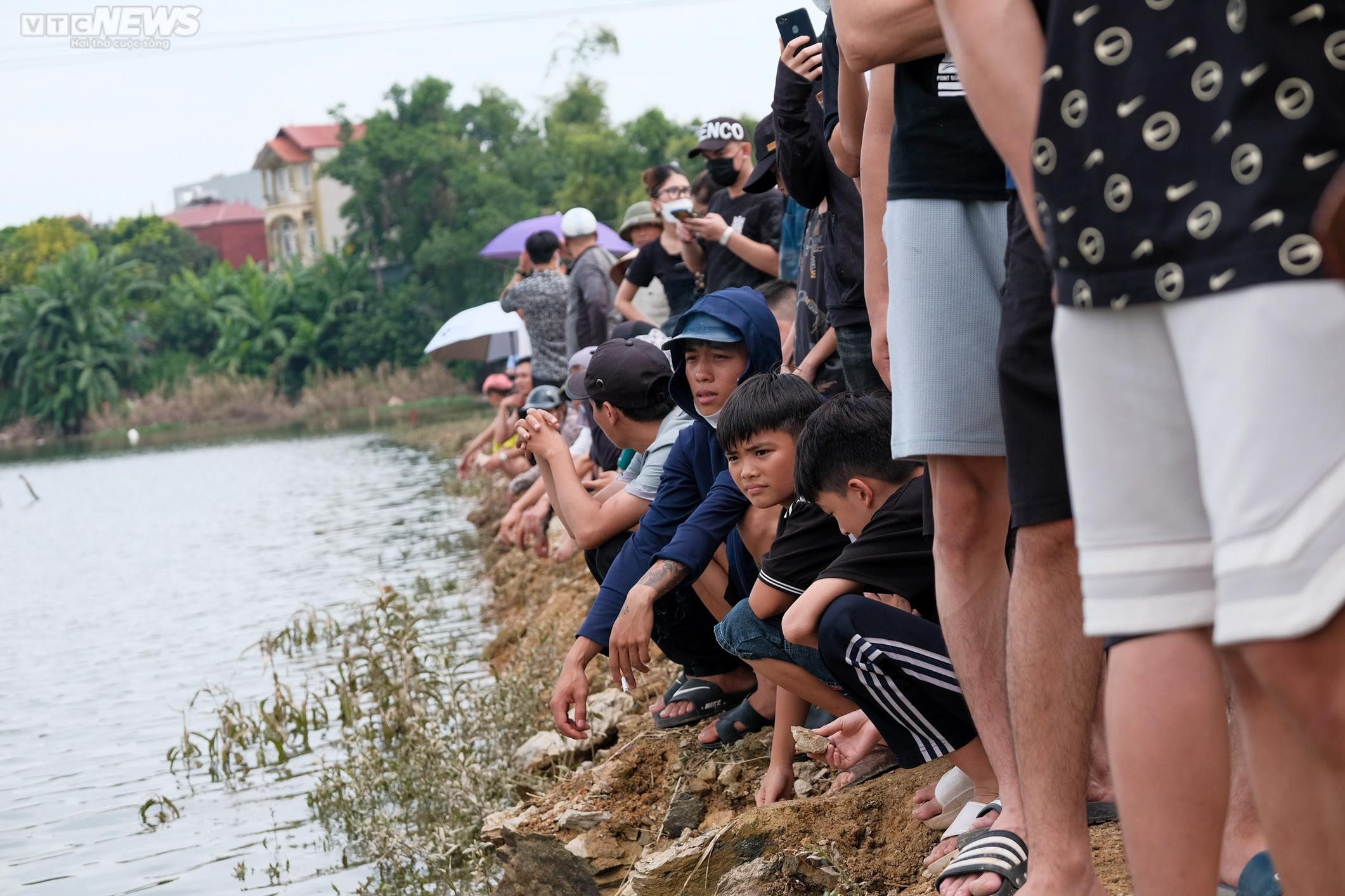 Thiếu nữ mất tích bí ẩn cả tháng trời, đội cứu hộ lặn sông tìm kiếm - 9