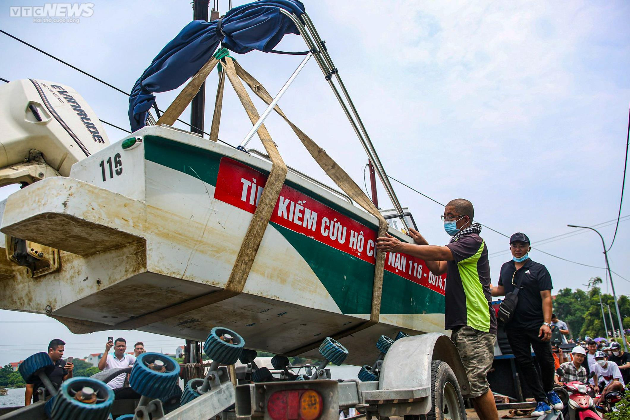 Thiếu nữ mất tích bí ẩn cả tháng trời, đội cứu hộ lặn sông tìm kiếm - 4