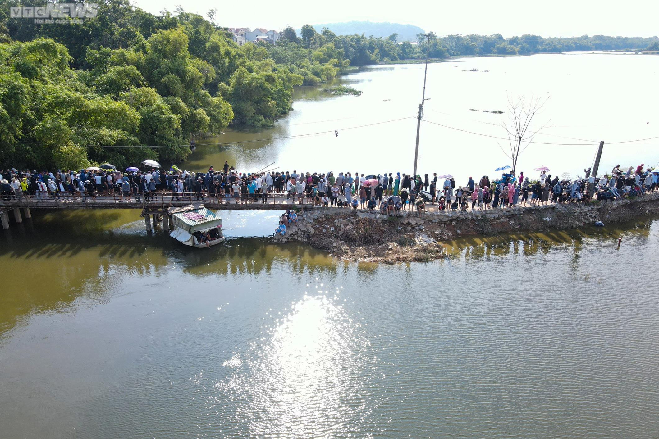 Thiếu nữ mất tích bí ẩn cả tháng trời, đội cứu hộ lặn sông tìm kiếm - 1