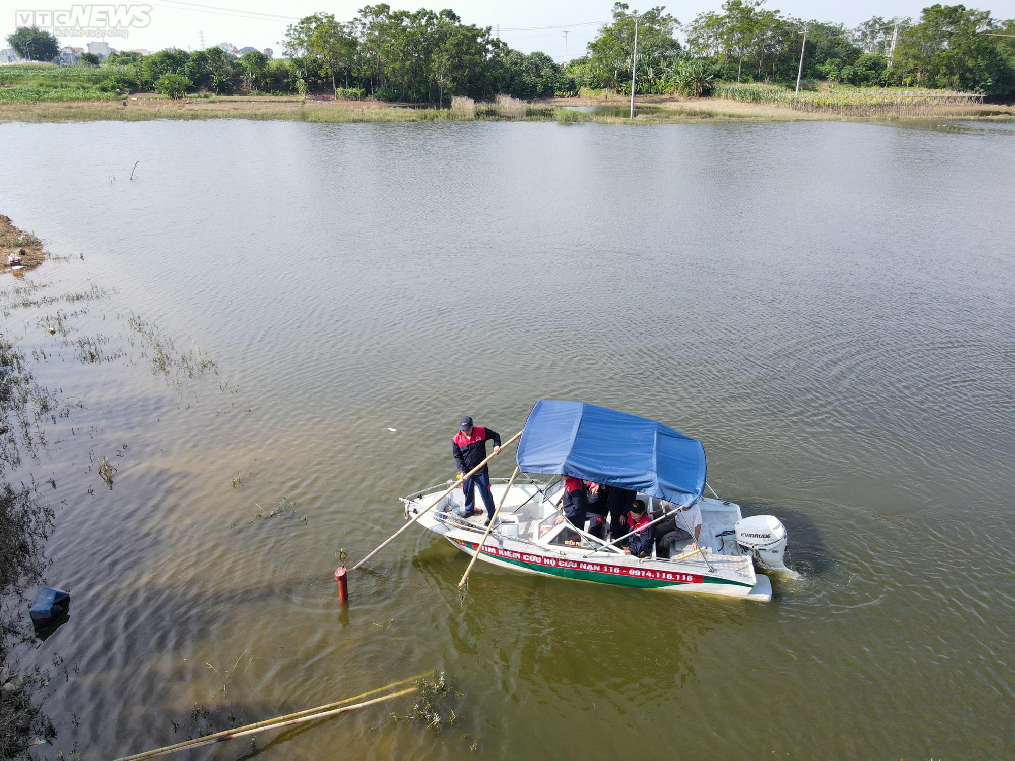 Thiếu nữ mất tích bí ẩn cả tháng trời, đội cứu hộ lặn sông tìm kiếm - 7