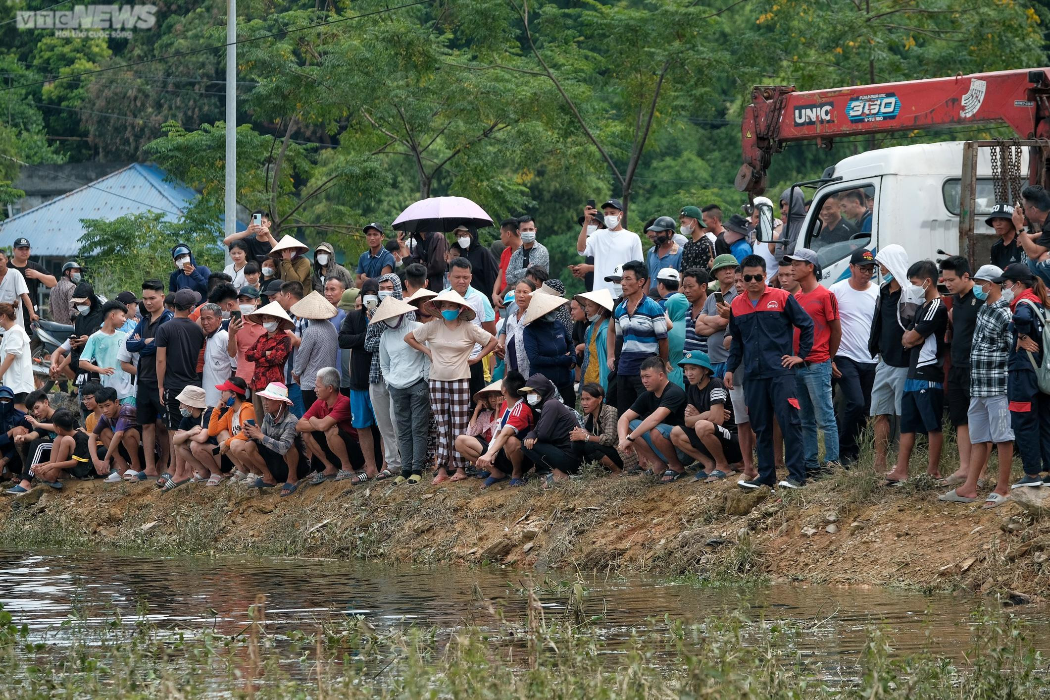 Thiếu nữ mất tích bí ẩn cả tháng trời, đội cứu hộ lặn sông tìm kiếm - 8