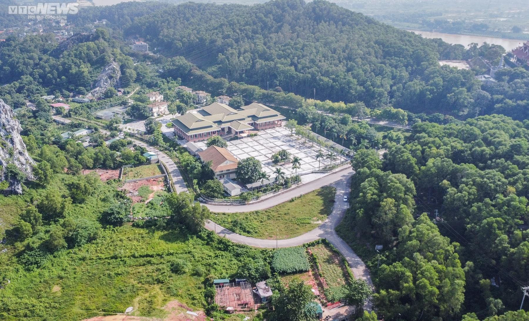 Ảnh: Trung tâm hội nghị hơn 160 tỷ đồng ‘phơi sương’ ở Thanh Hoá - 1