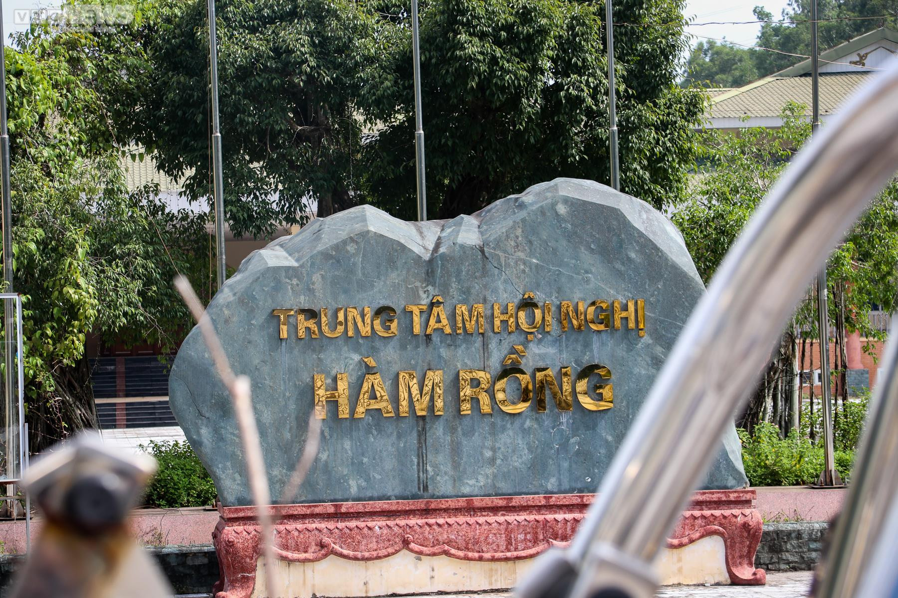 Ảnh: Trung tâm hội nghị hơn 160 tỷ đồng ‘phơi sương’ ở Thanh Hoá - 2