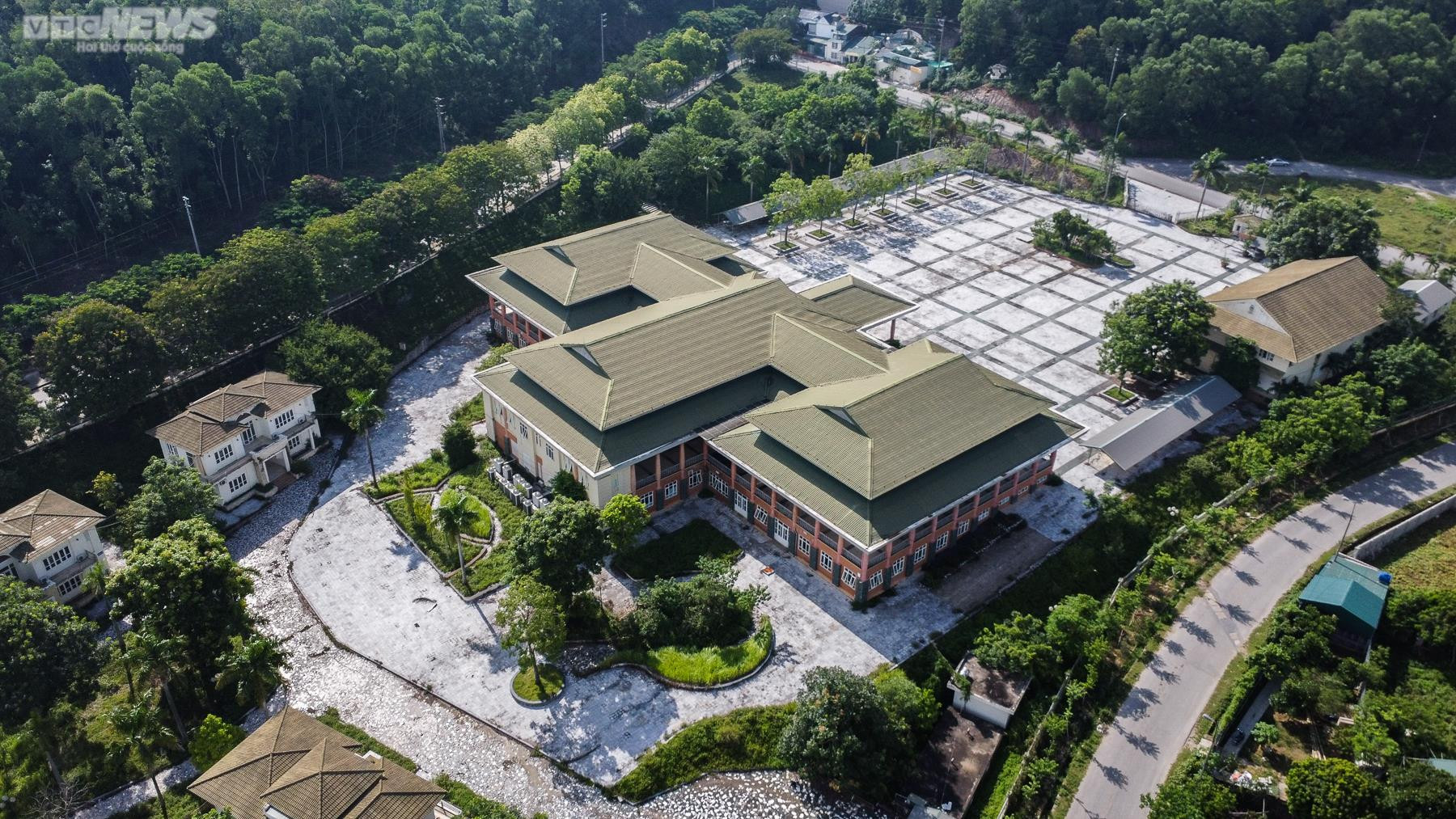 Ảnh: Trung tâm hội nghị hơn 160 tỷ đồng ‘phơi sương’ ở Thanh Hoá - 13