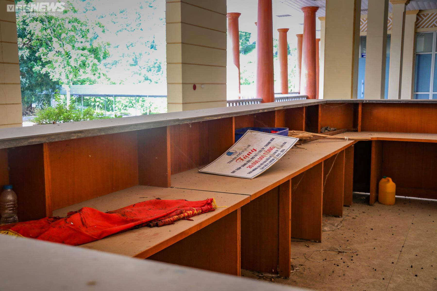 Ảnh: Trung tâm hội nghị hơn 160 tỷ đồng ‘phơi sương’ ở Thanh Hoá - 12