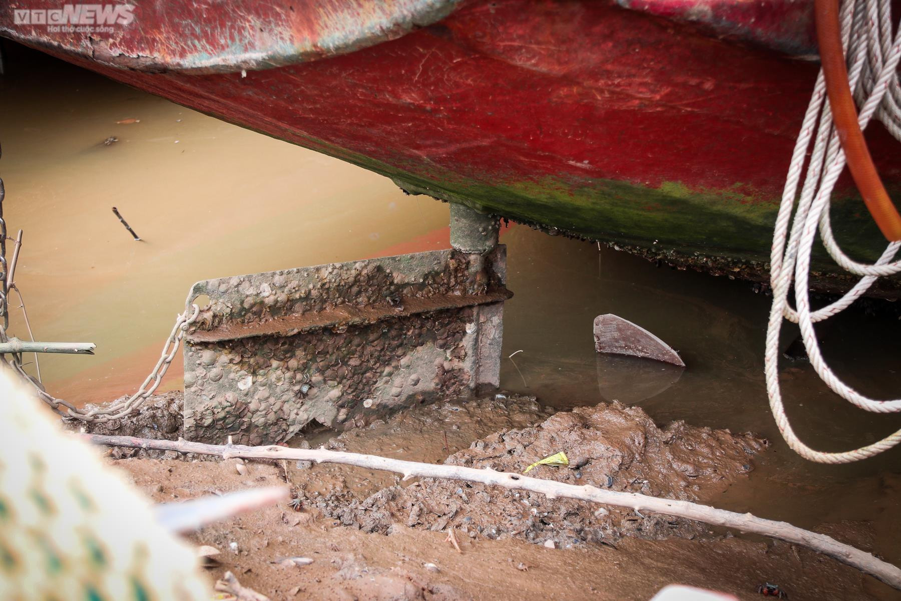 Ảnh: Tàu thuyền nằm ‘trơ đáy’ bên cảng cá hơn 43 tỷ đồng bỏ hoang - 7