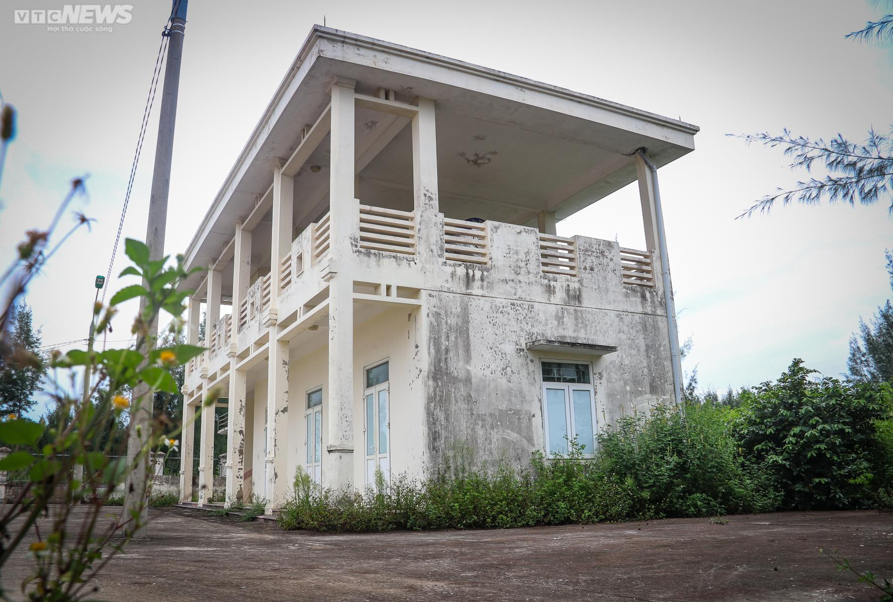 Ảnh: Tàu thuyền nằm ‘trơ đáy’ bên cảng cá hơn 43 tỷ đồng bỏ hoang - 10