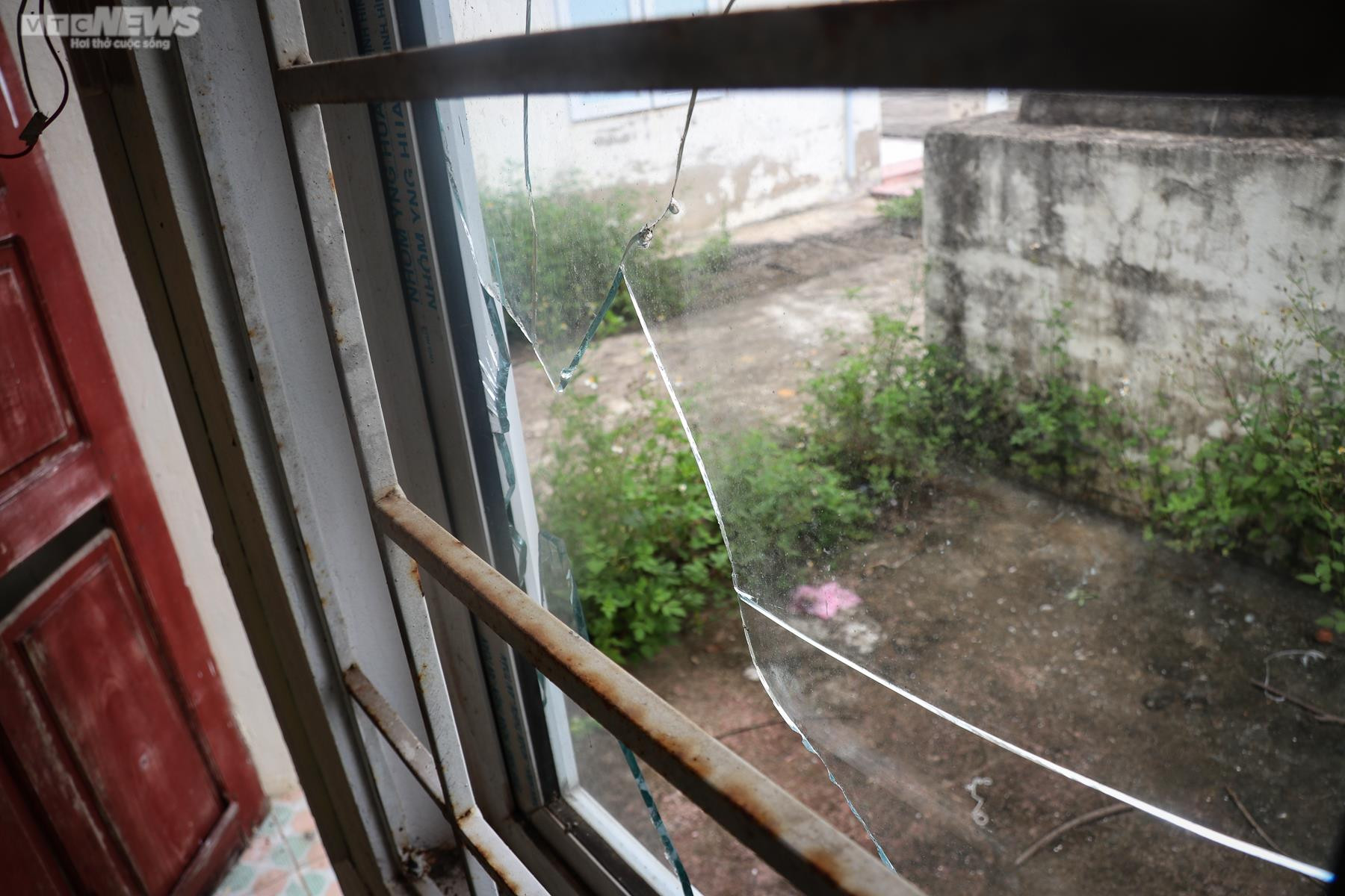 Ảnh: Tàu thuyền nằm ‘trơ đáy’ bên cảng cá hơn 43 tỷ đồng bỏ hoang - 9