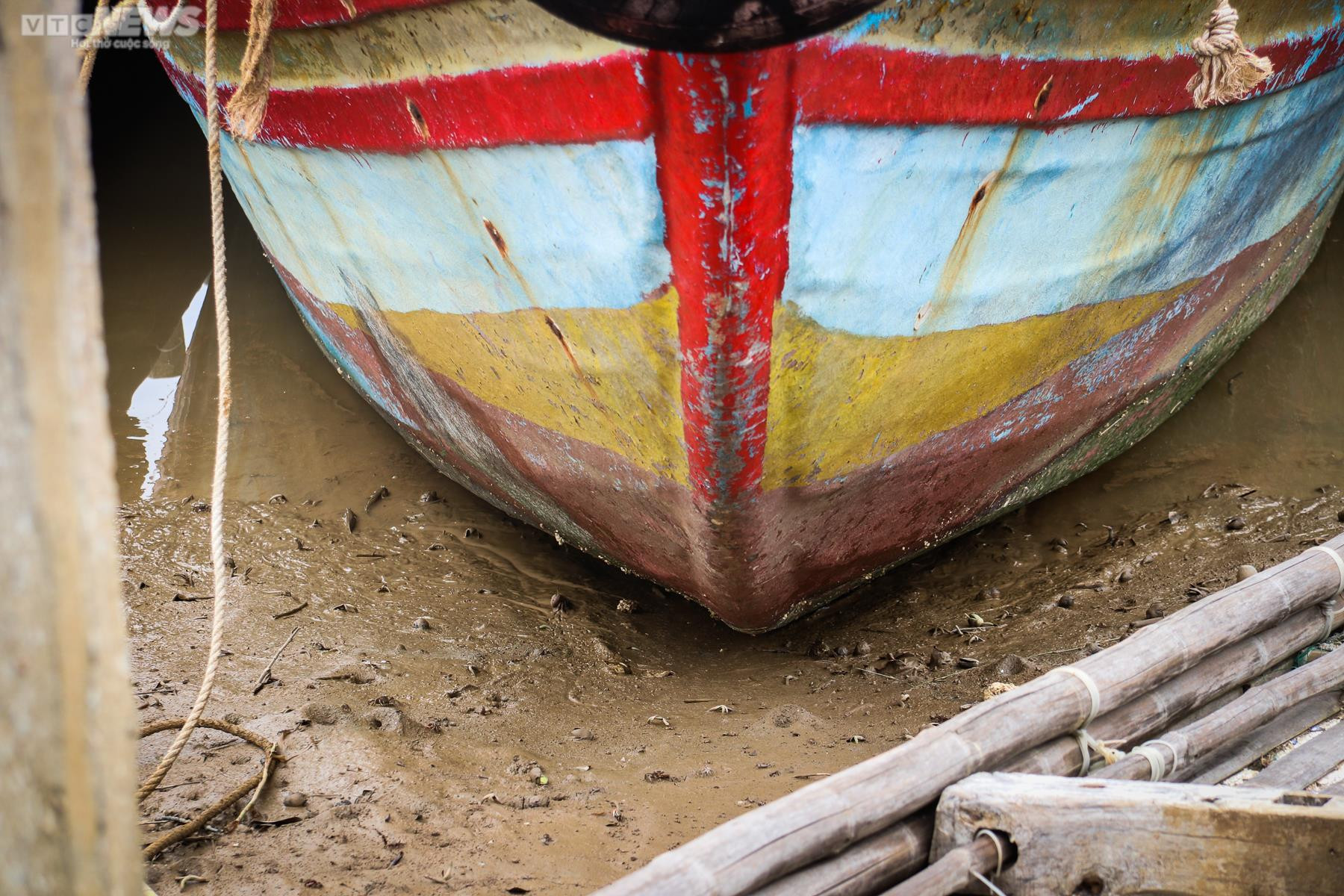 Ảnh: Tàu thuyền nằm ‘trơ đáy’ bên cảng cá hơn 43 tỷ đồng bỏ hoang - 3