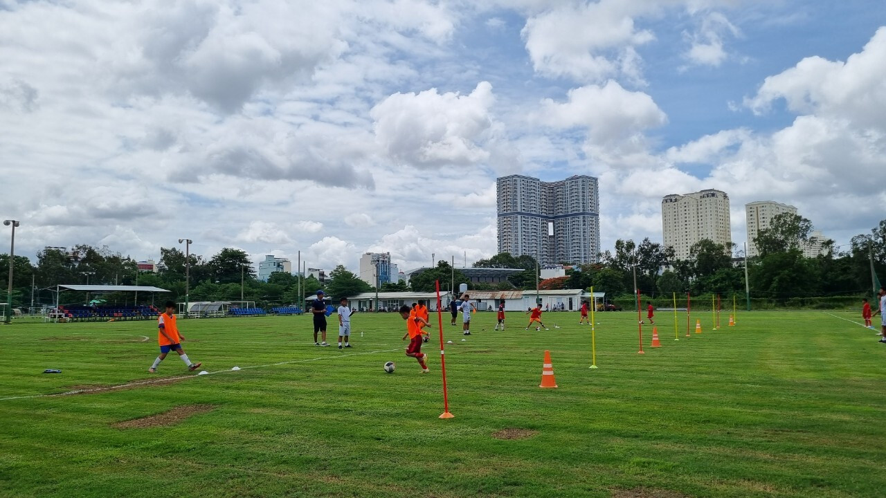 Nghịch lý ở học viện bóng đá trẻ TP.HCM: Tuyển thủ quốc gia vẫn mịt mờ tương lai - 3