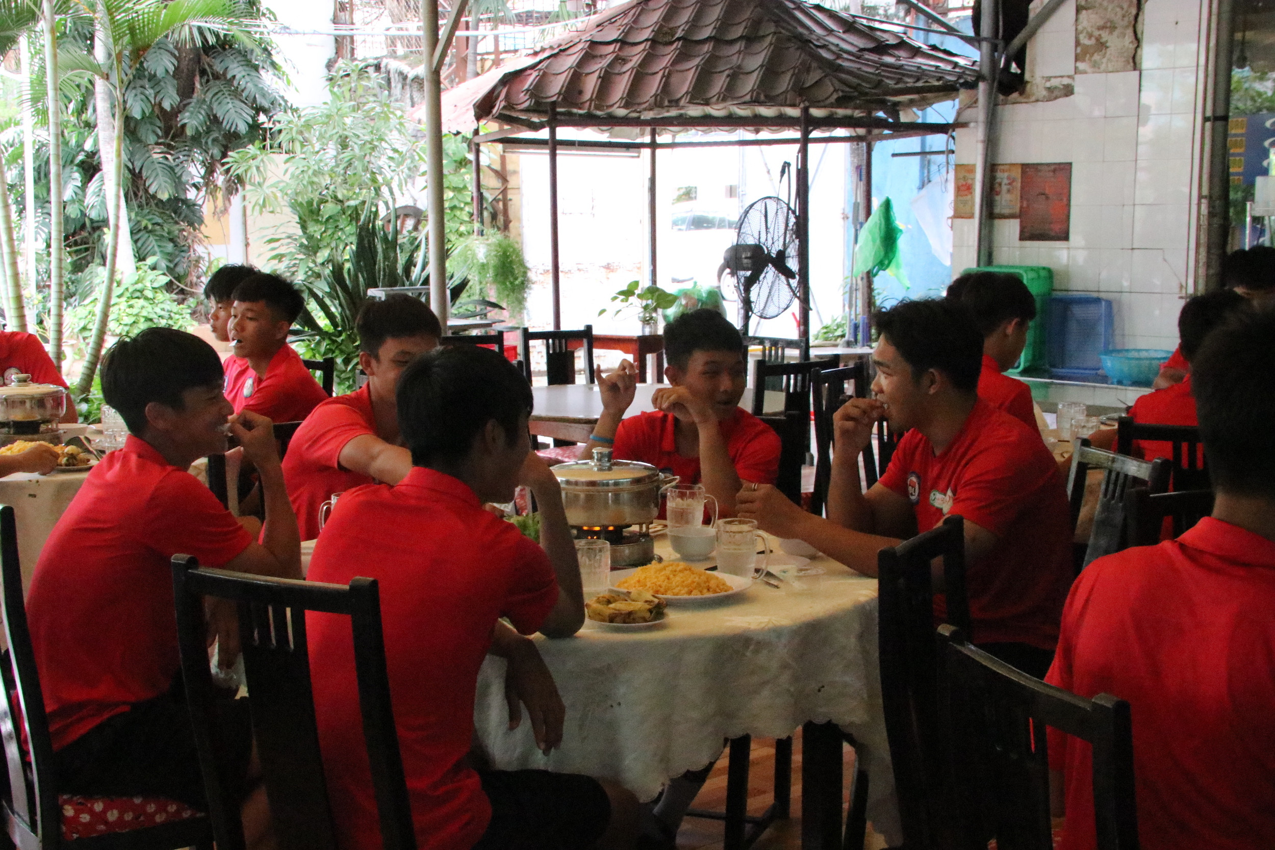 Nghịch lý ở học viện bóng đá trẻ TP.HCM: Tuyển thủ quốc gia vẫn mịt mờ tương lai - 8