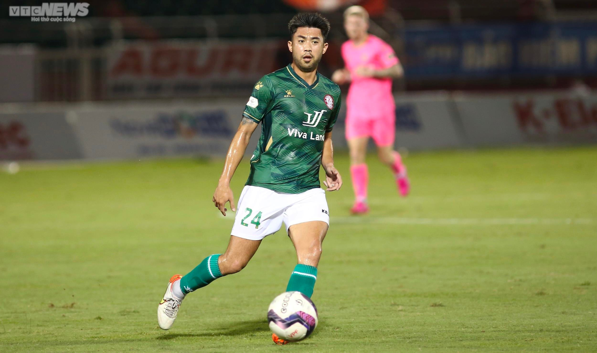 Lee Nguyễn phô diễn đẳng cấp, kiến tạo giúp CLB TP.HCM thắng trận - 2