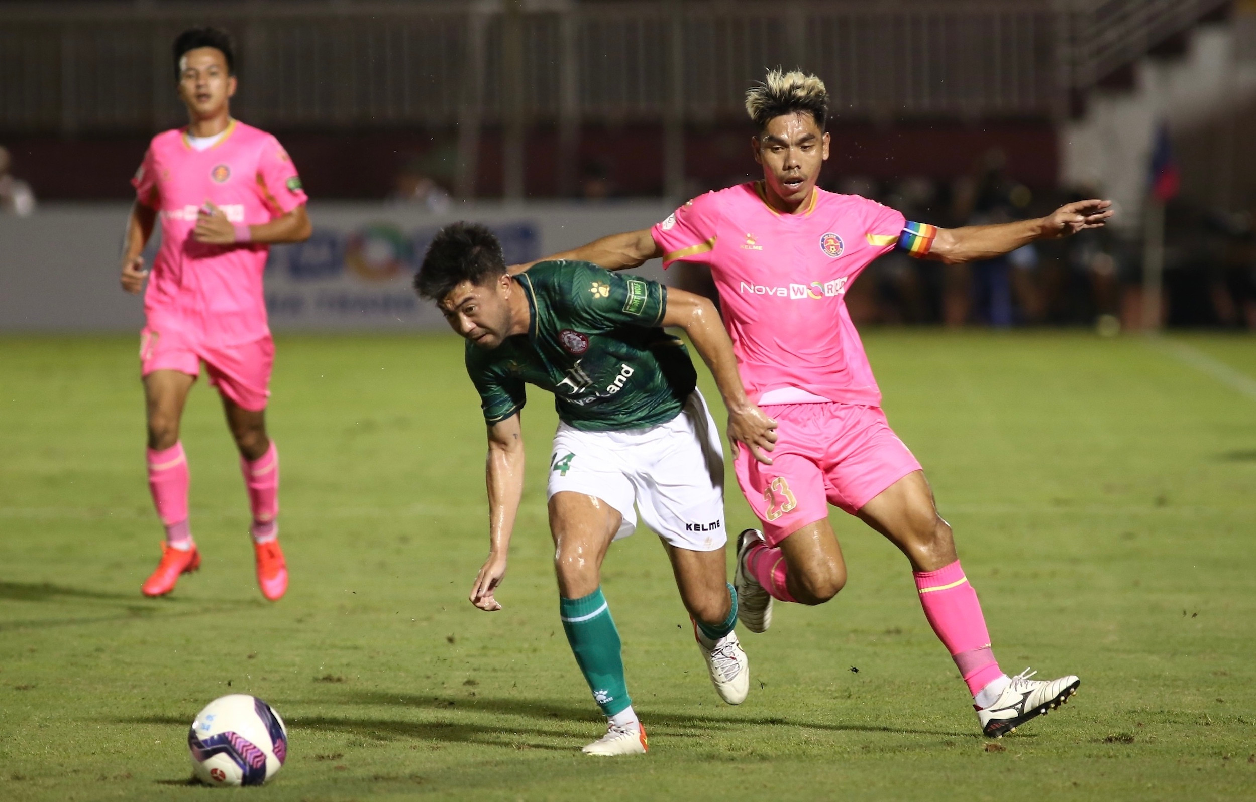 Lee Nguyễn phô diễn đẳng cấp, kiến tạo giúp CLB TP.HCM thắng trận - 4