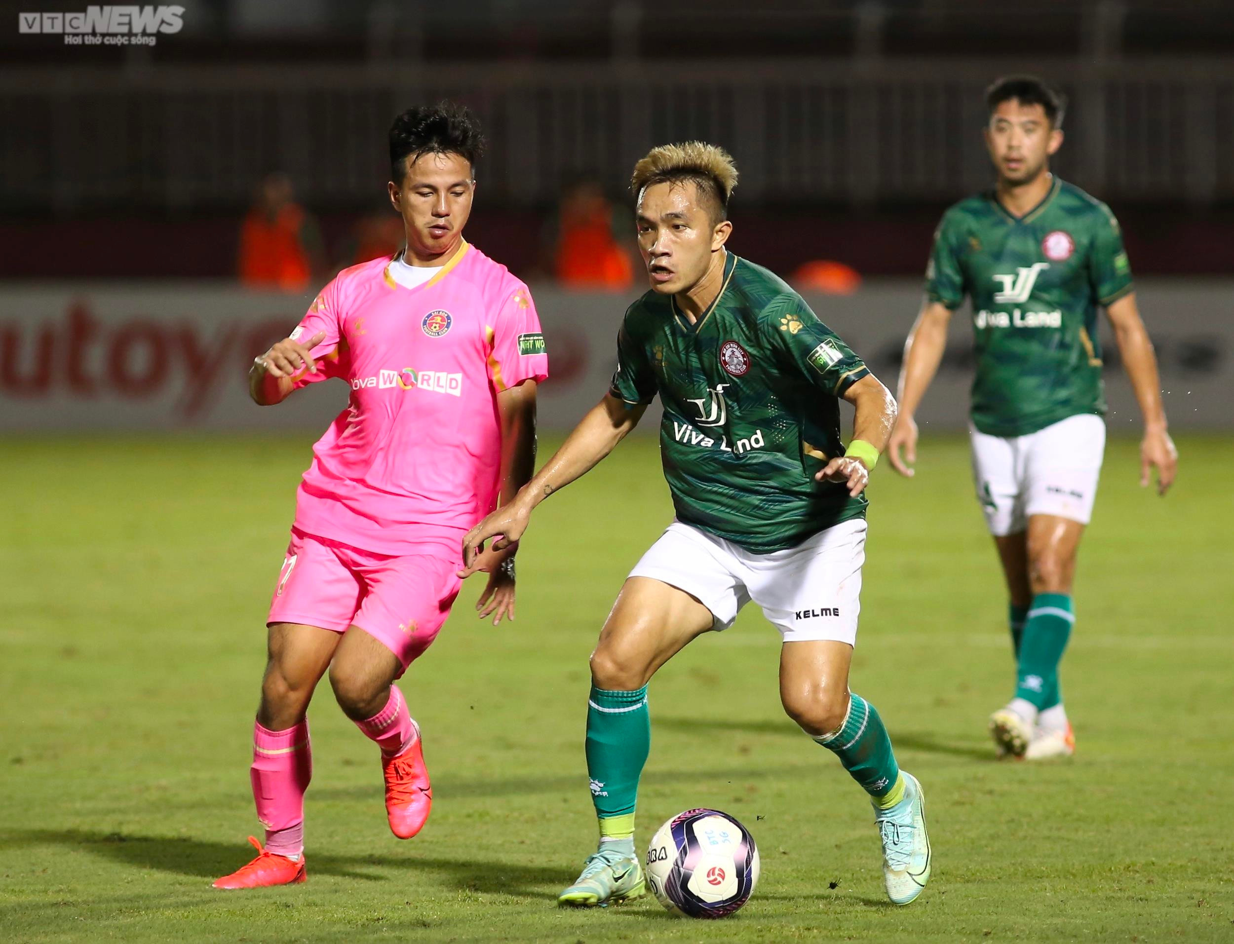 Lee Nguyễn phô diễn đẳng cấp, kiến tạo giúp CLB TP.HCM thắng trận - 11