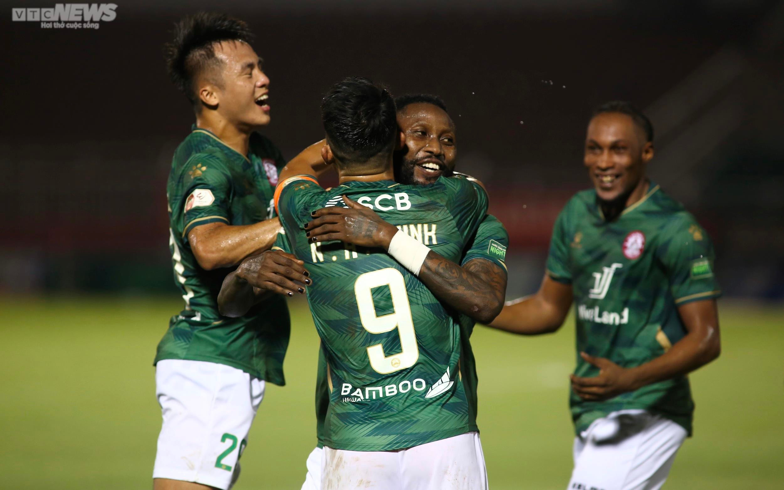 Lee Nguyễn phô diễn đẳng cấp, kiến tạo giúp CLB TP.HCM thắng trận - 8