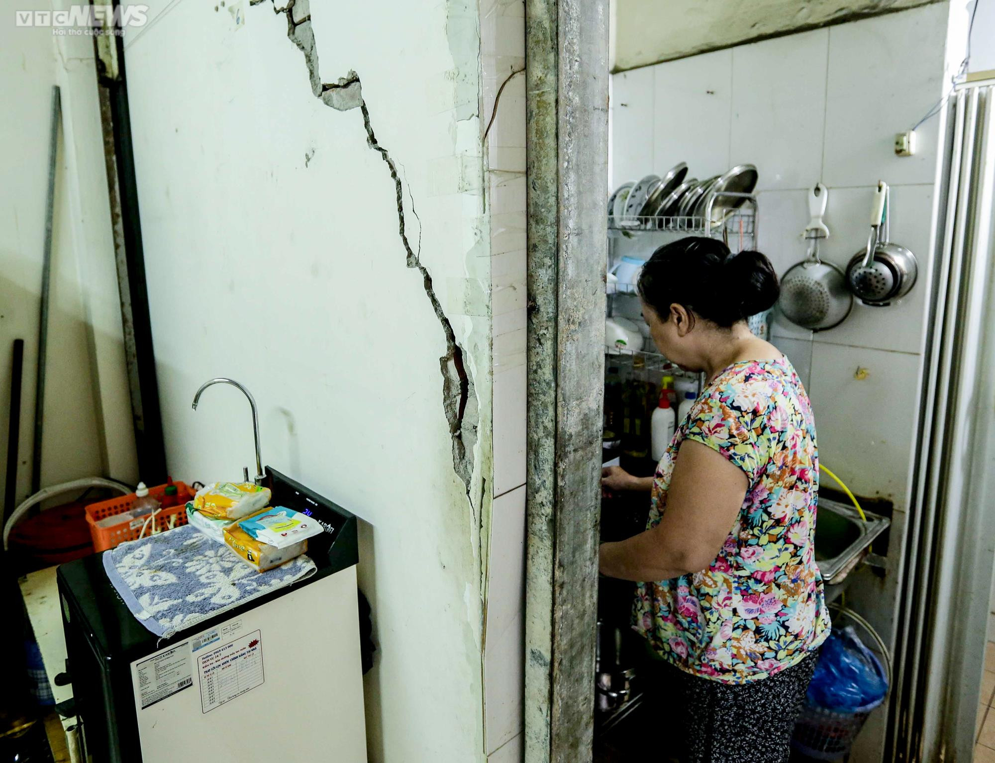 Dân thấp thỏm sống trong những căn nhà chờ sập gần ga ngầm Metro Nhổn-ga Hà Nội - 10