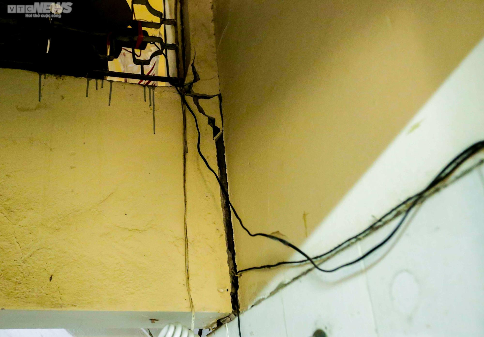 Dân thấp thỏm sống trong những căn nhà chờ sập gần ga ngầm Metro Nhổn-ga Hà Nội - 13