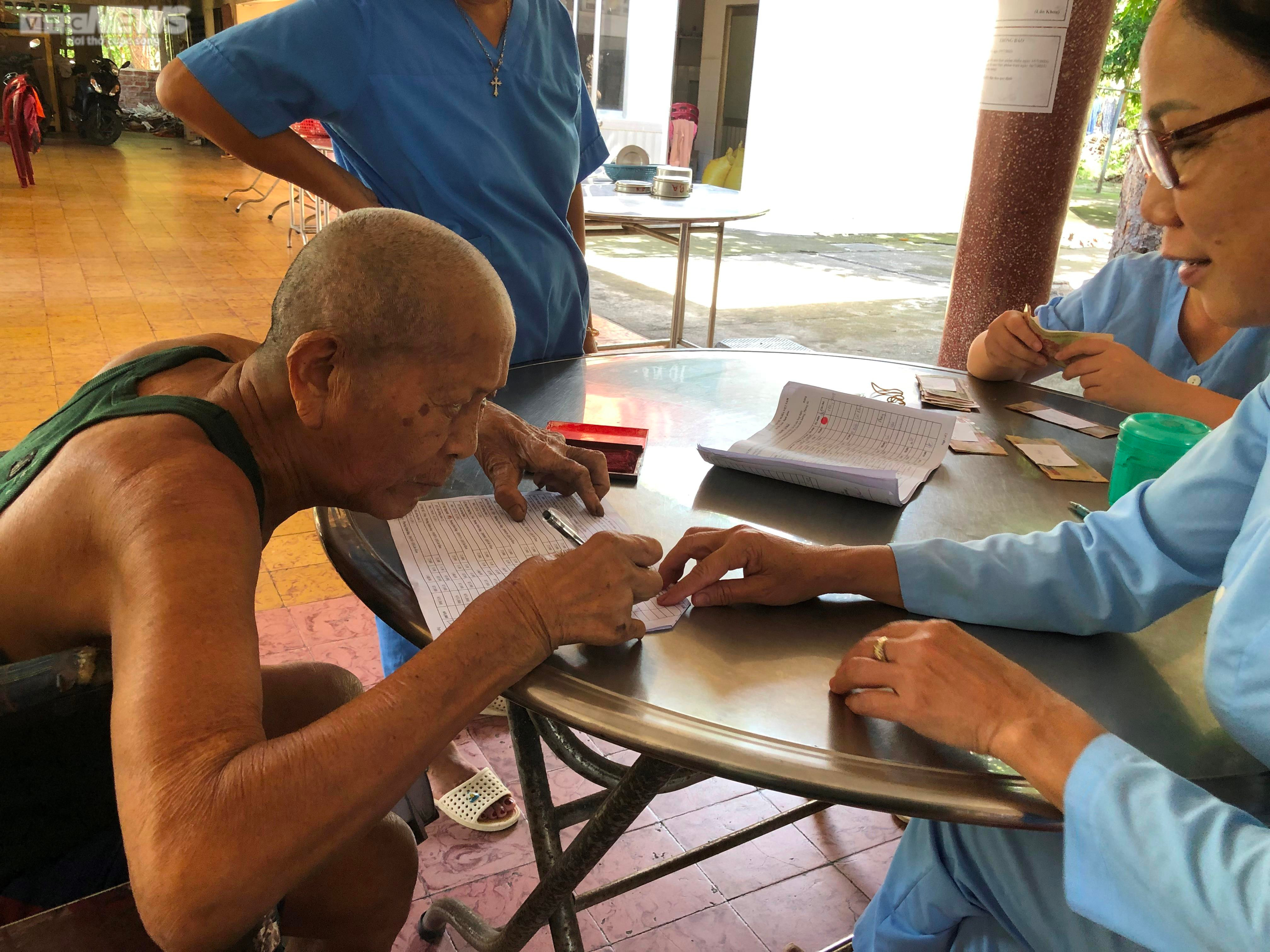 Chuyện chưa kể về nữ y tá dành cả đời chăm sóc bệnh nhân mắc căn bệnh quái ác - 9