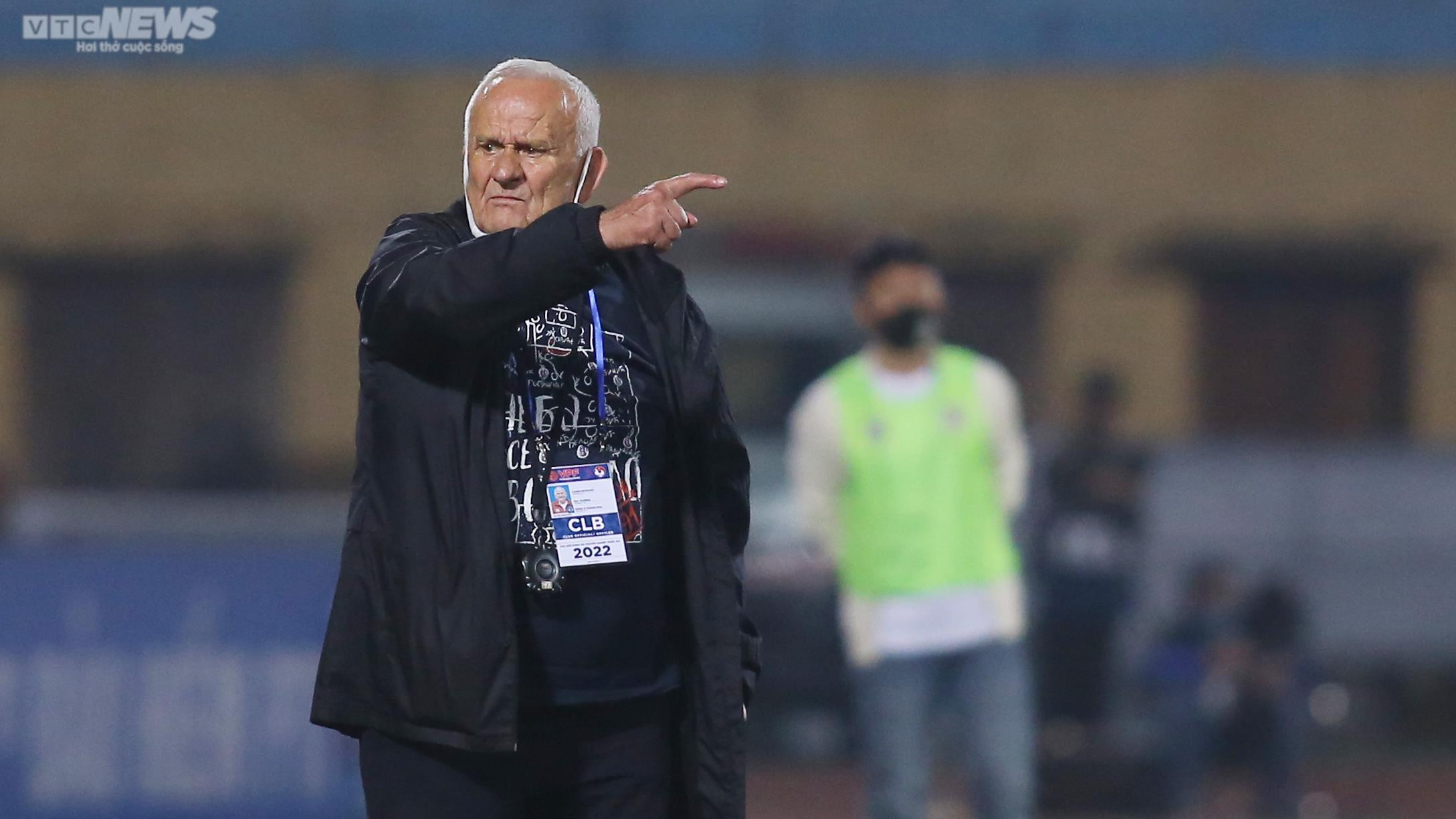 HLV Petrovic: 'Tôi thích đất nước, con người Việt Nam' - 2