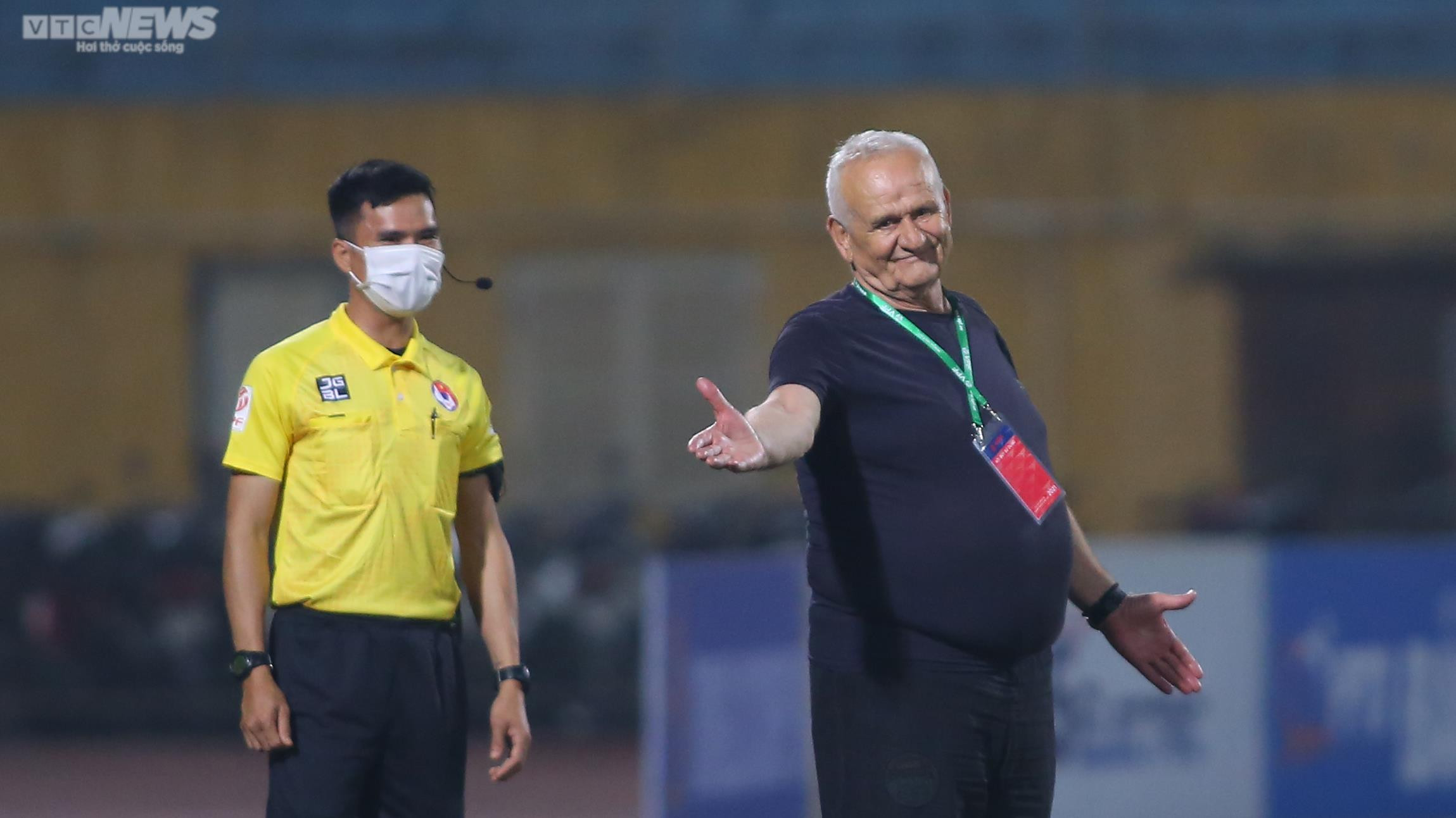 HLV Petrovic: 'Tôi thích đất nước, con người Việt Nam' - 1