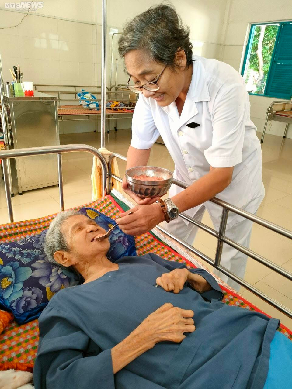 Chuyện chưa kể về nữ y tá dành cả đời chăm sóc bệnh nhân mắc căn bệnh quái ác - 1