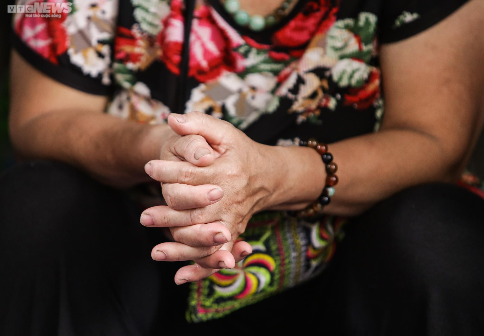 Ảnh: Bà giáo già nuôi 4 miệng ăn, chật vật sống trong căn nhà 6m2 ở Hà Nội - 4