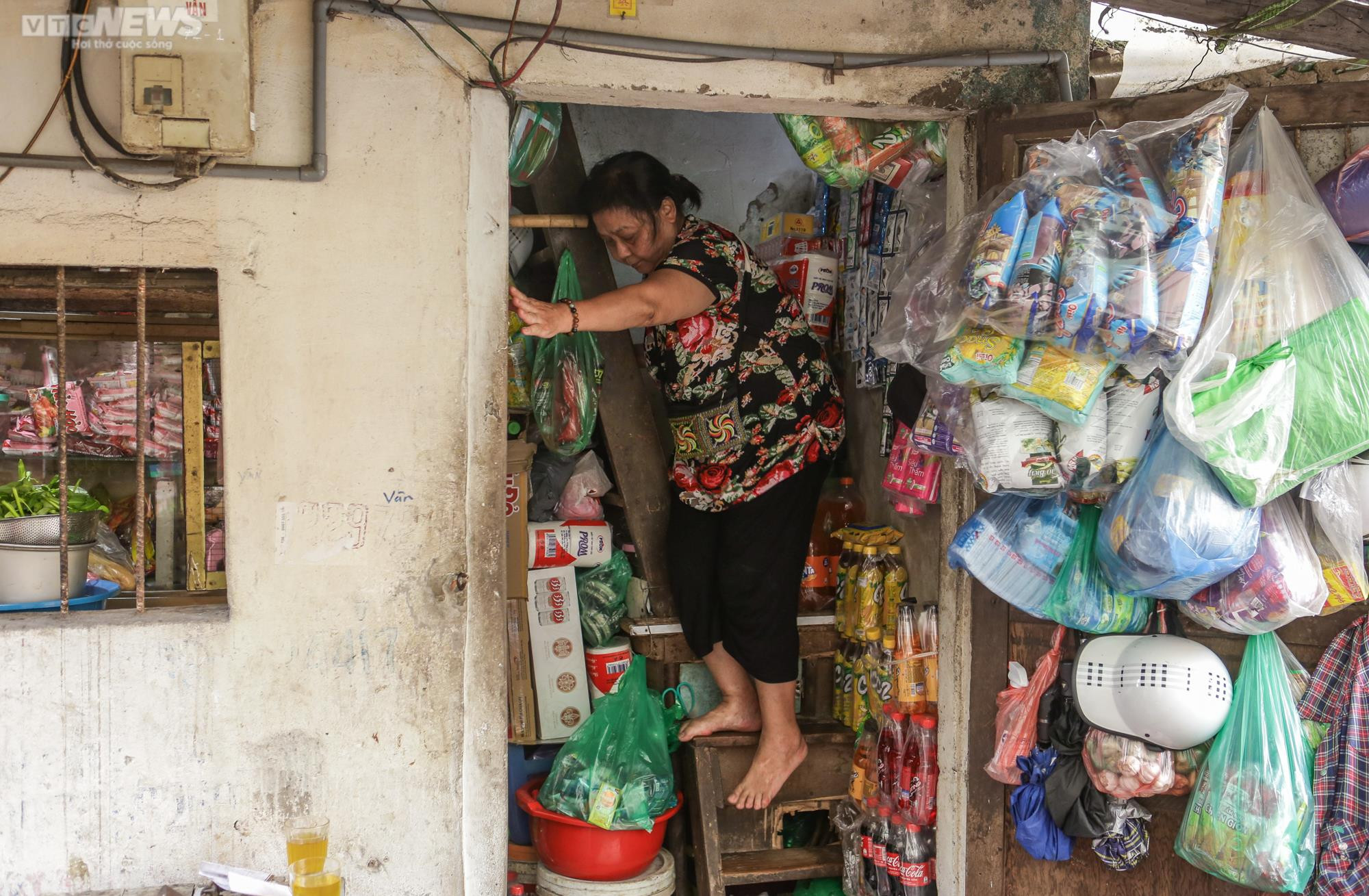 Ảnh: Bà giáo già nuôi 4 miệng ăn, chật vật sống trong căn nhà 6m2 ở Hà Nội - 5