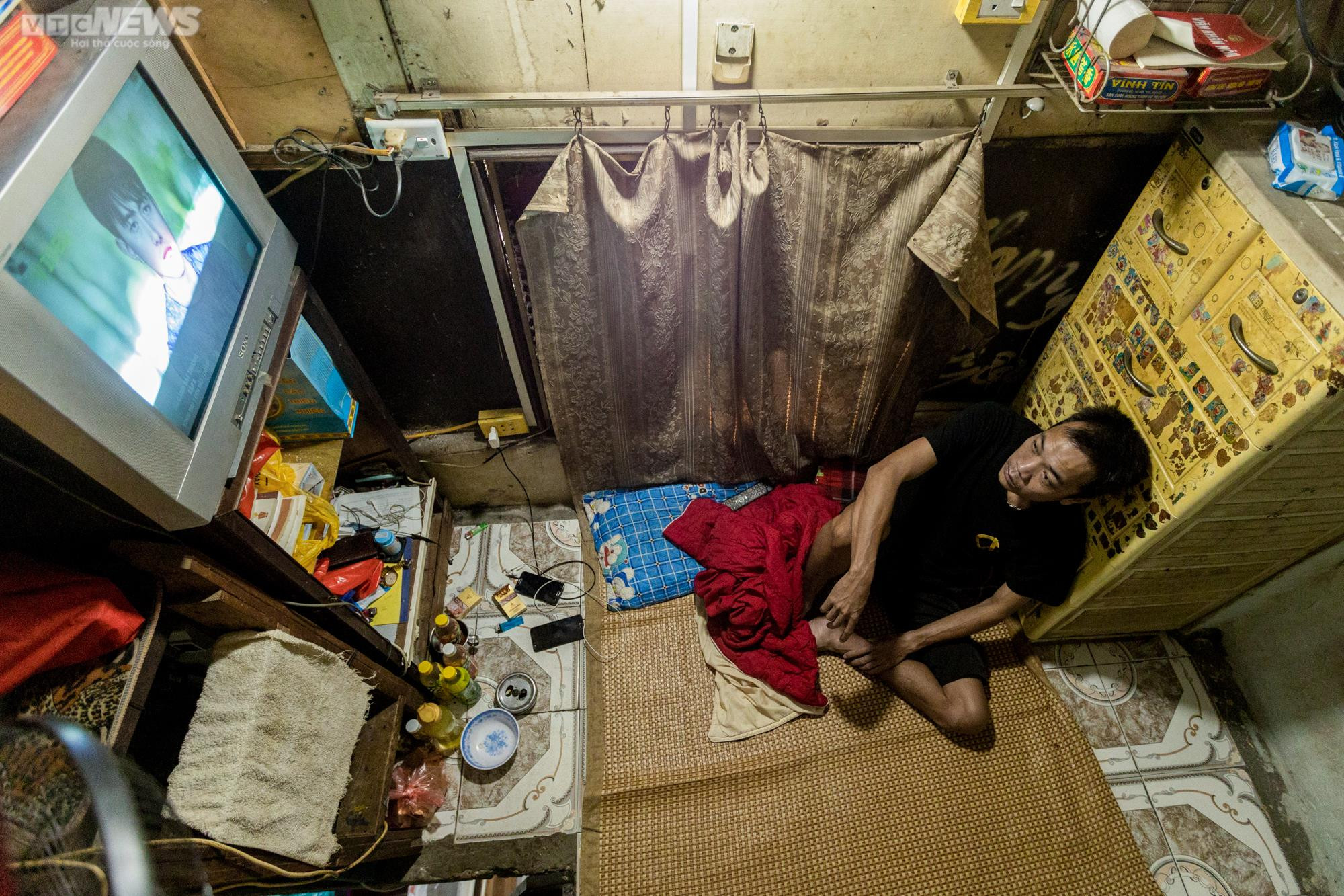 Ảnh: Bà giáo già nuôi 4 miệng ăn, chật vật sống trong căn nhà 6m2 ở Hà Nội - 2