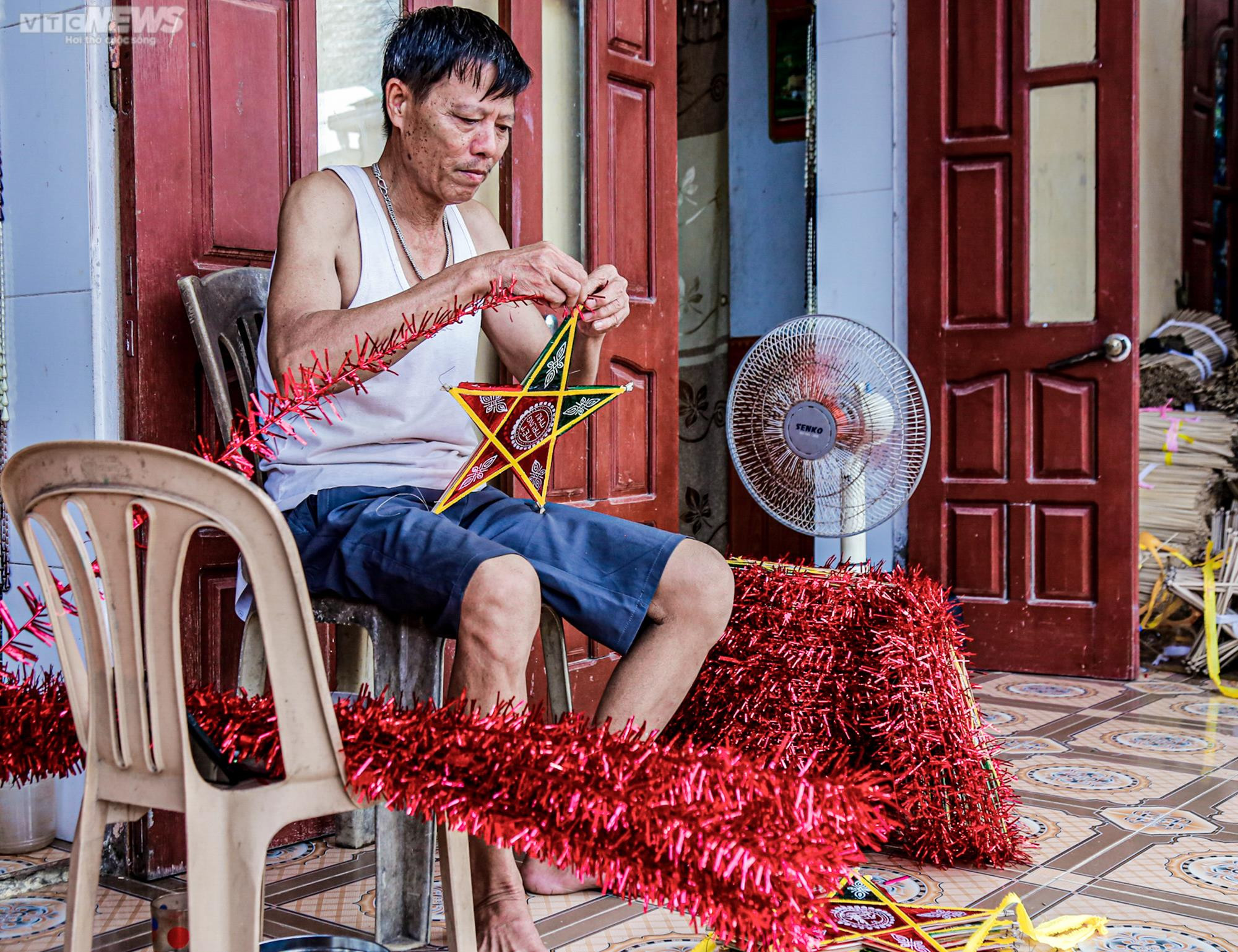 Ảnh: 'Thủ phủ' đèn ông sao tất bật trước Tết Trung thu, làm đến đâu hết đến đấy - 9