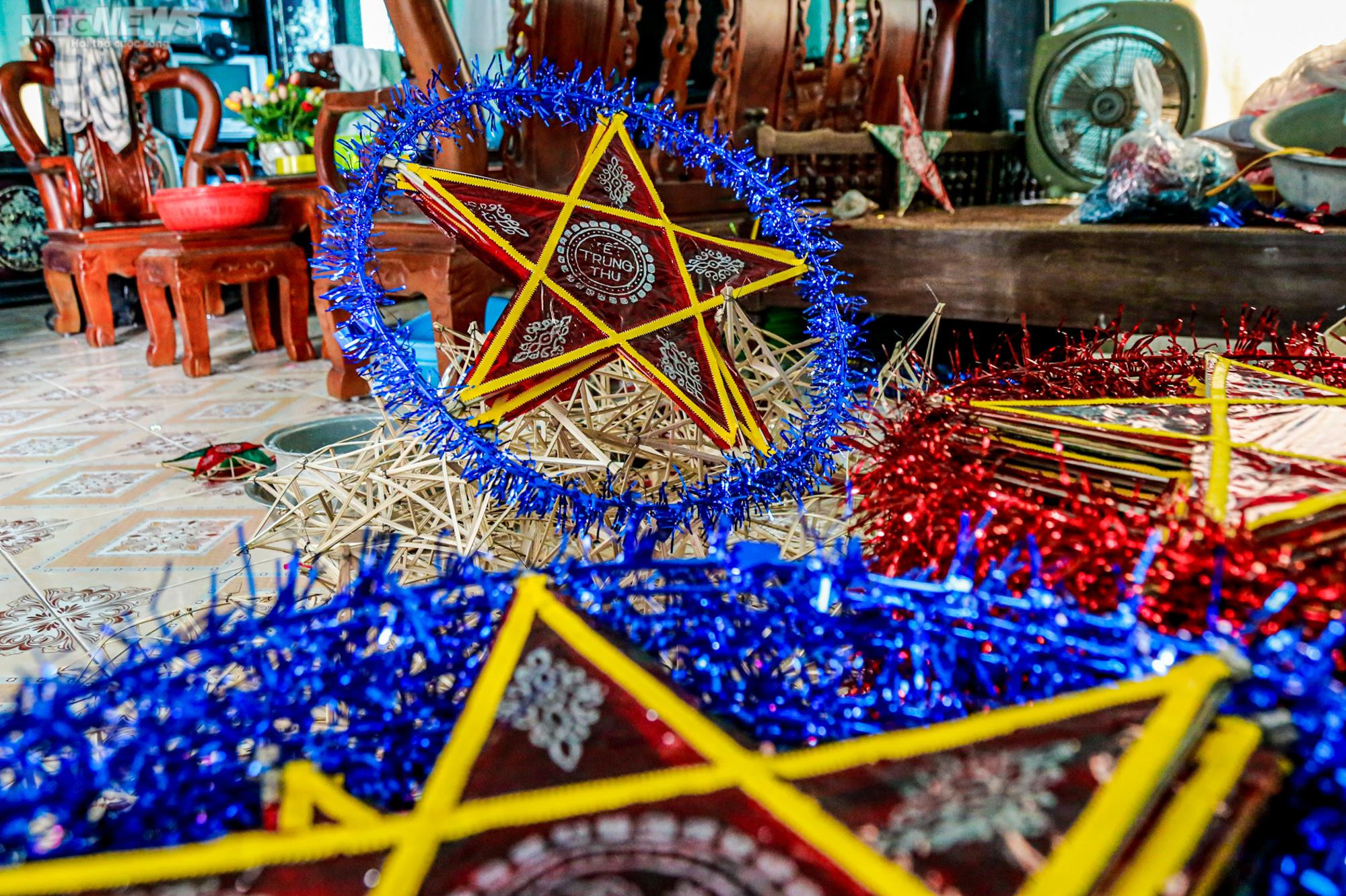 Ảnh: 'Thủ phủ' đèn ông sao tất bật trước Tết Trung thu, làm đến đâu hết đến đấy - 11