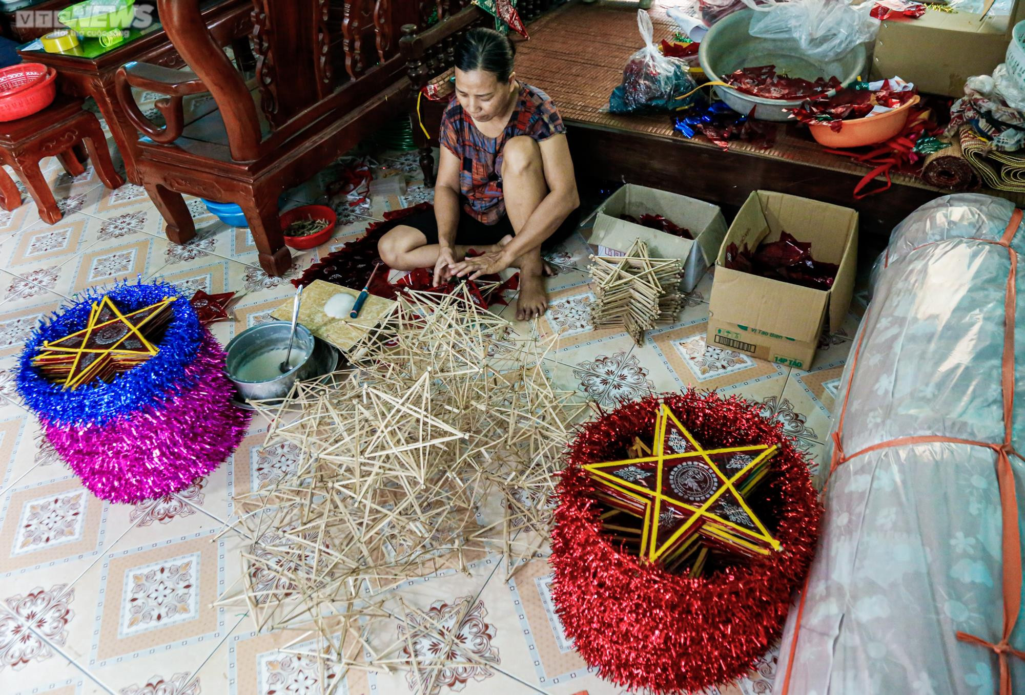 Ảnh: 'Thủ phủ' đèn ông sao tất bật trước Tết Trung thu, làm đến đâu hết đến đấy - 2