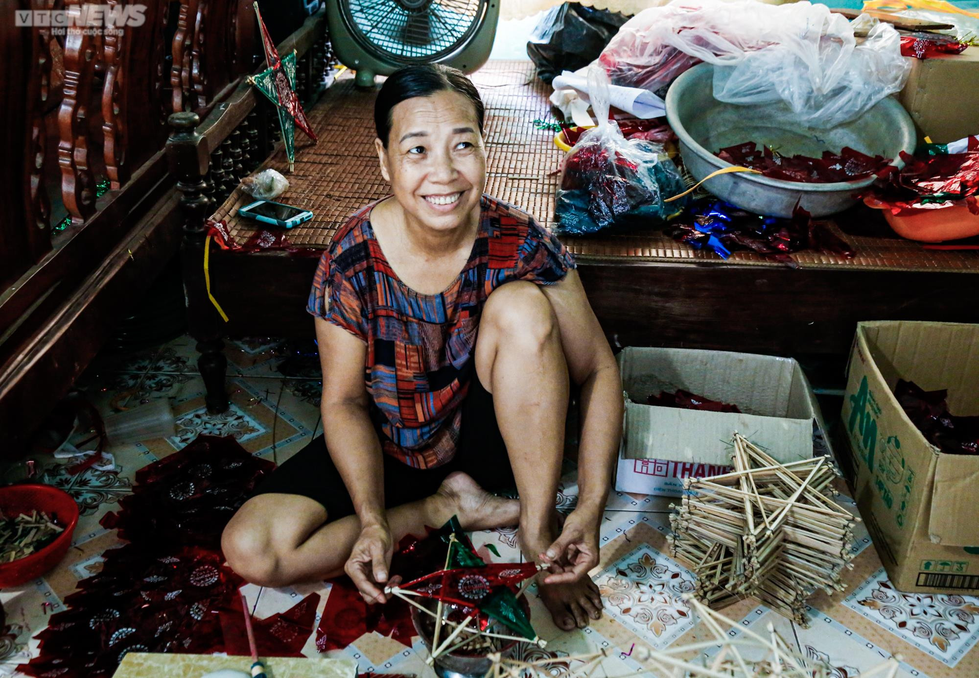 Ảnh: 'Thủ phủ' đèn ông sao tất bật trước Tết Trung thu, làm đến đâu hết đến đấy - 12