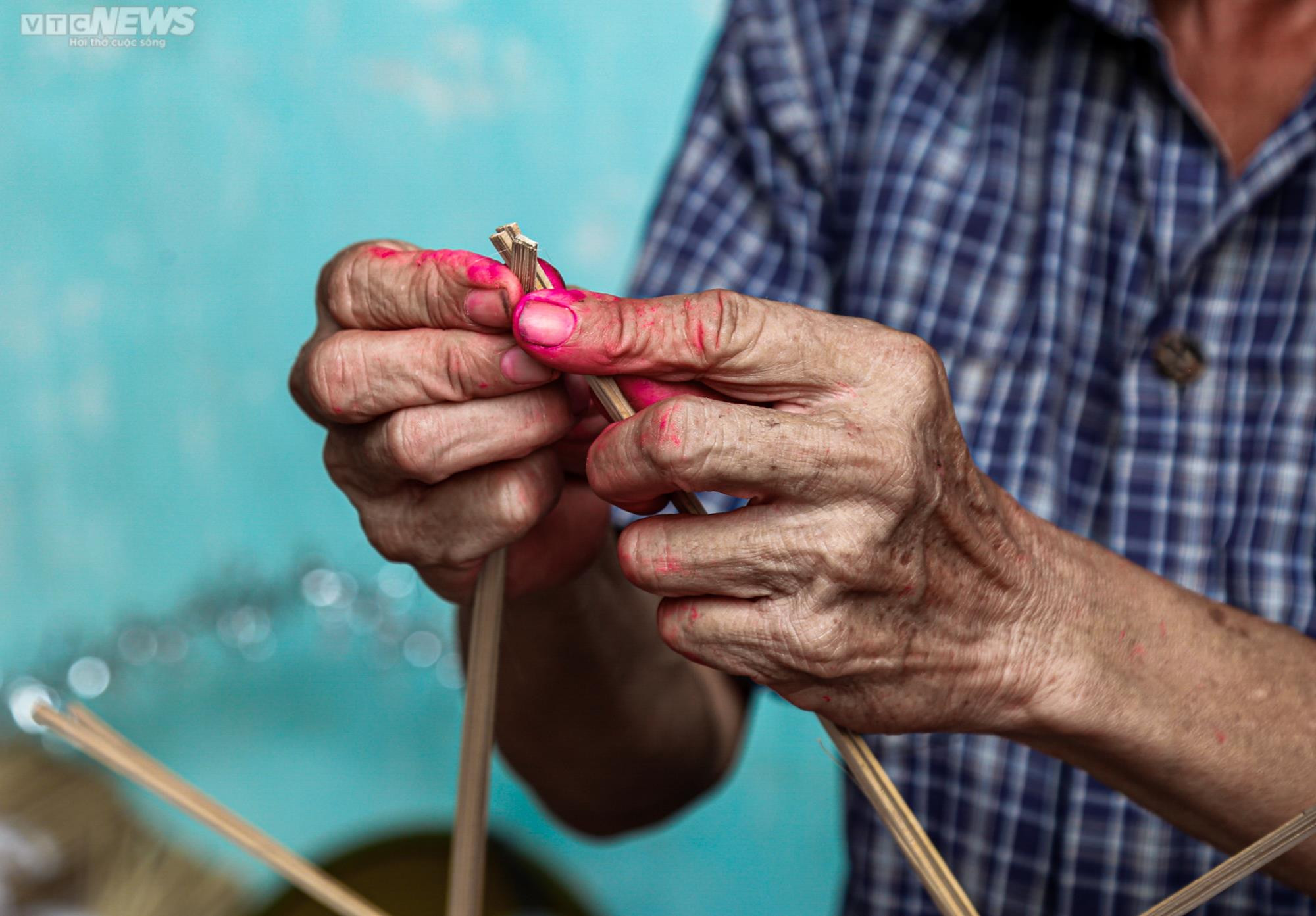 Ảnh: 'Thủ phủ' đèn ông sao tất bật trước Tết Trung thu, làm đến đâu hết đến đấy - 4