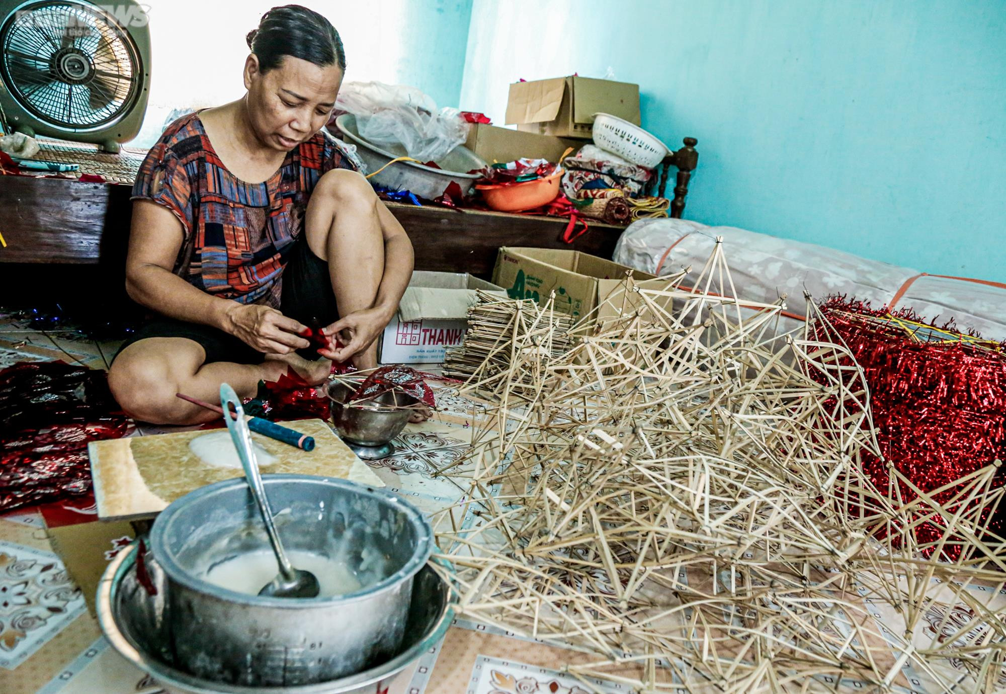 Ảnh: 'Thủ phủ' đèn ông sao tất bật trước Tết Trung thu, làm đến đâu hết đến đấy - 7