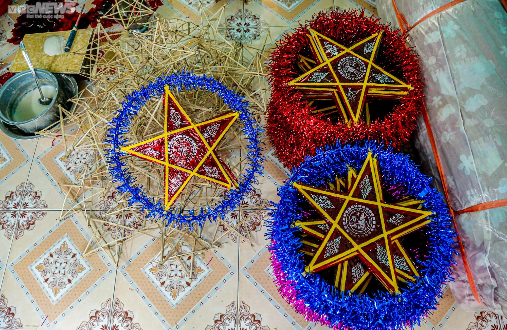 Ảnh: 'Thủ phủ' đèn ông sao tất bật trước Tết Trung thu, làm đến đâu hết đến đấy - 13