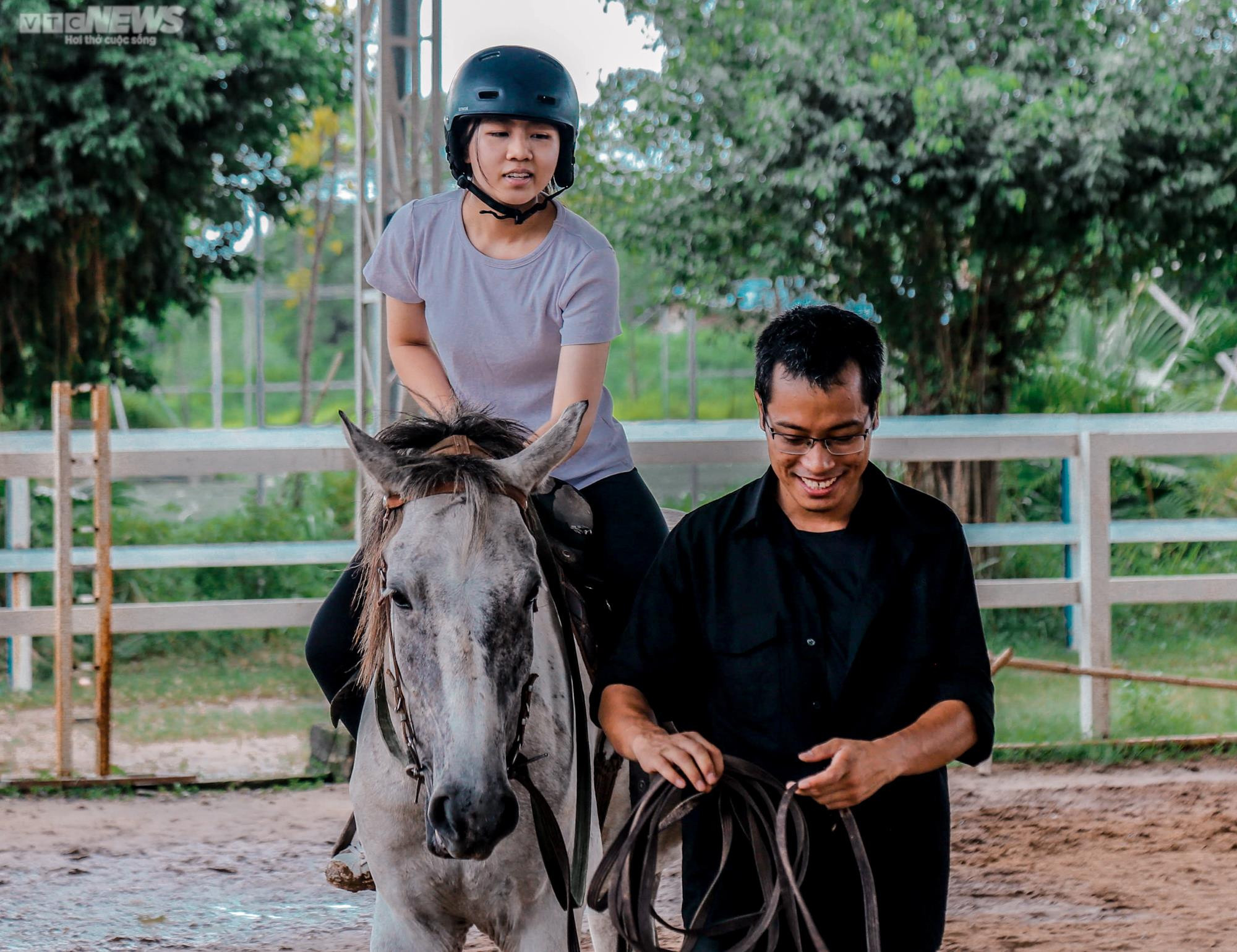 Ảnh: Cưỡi ngựa bắn cung mang phong cách Mông Cổ giữa lòng Hà Nội - 5