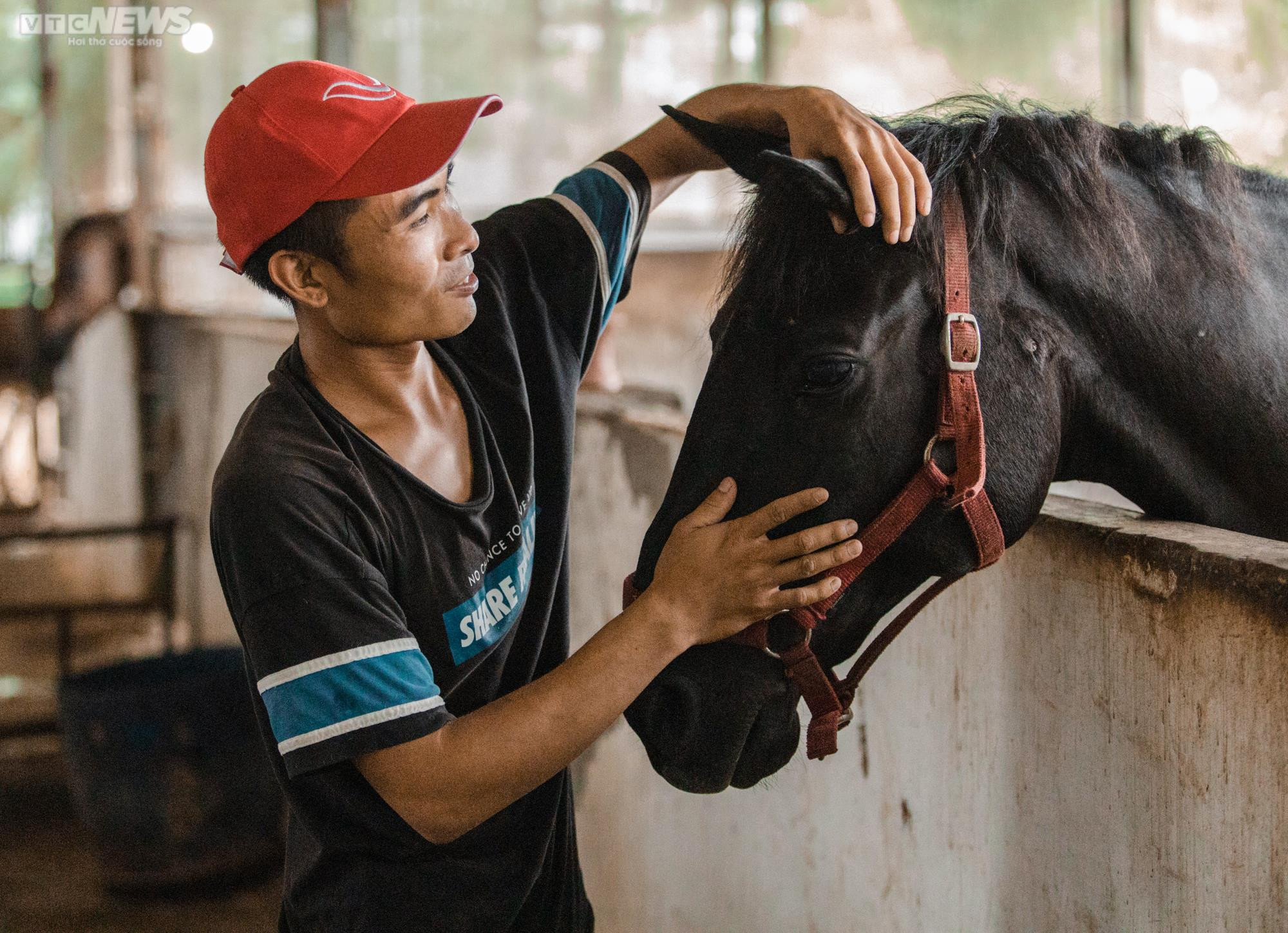 Ảnh: Cưỡi ngựa bắn cung mang phong cách Mông Cổ giữa lòng Hà Nội - 13