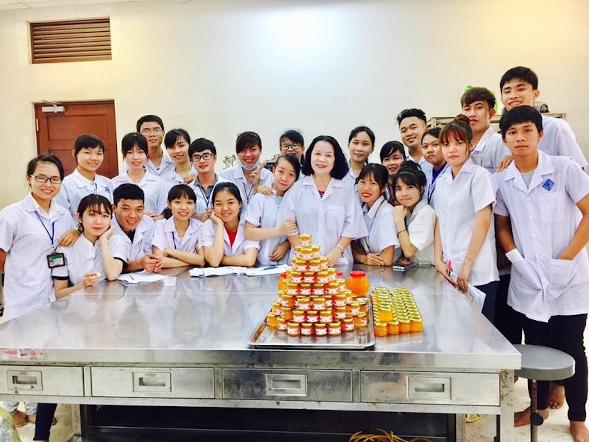 Nữ giáo sư dành gần 40 năm tìm lời giải bài toán nông sản Việt được mùa mất giá - 1