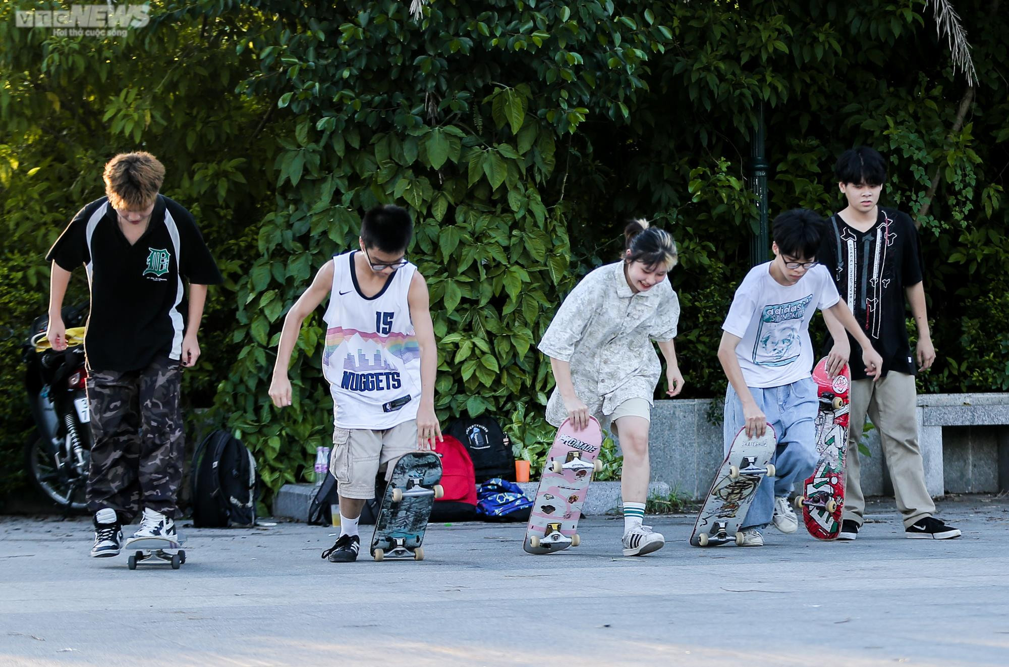 Ảnh: Công viên Mai Dịch 'hồi sinh', người dân Thủ đô háo hức đến tập thể dục - 7