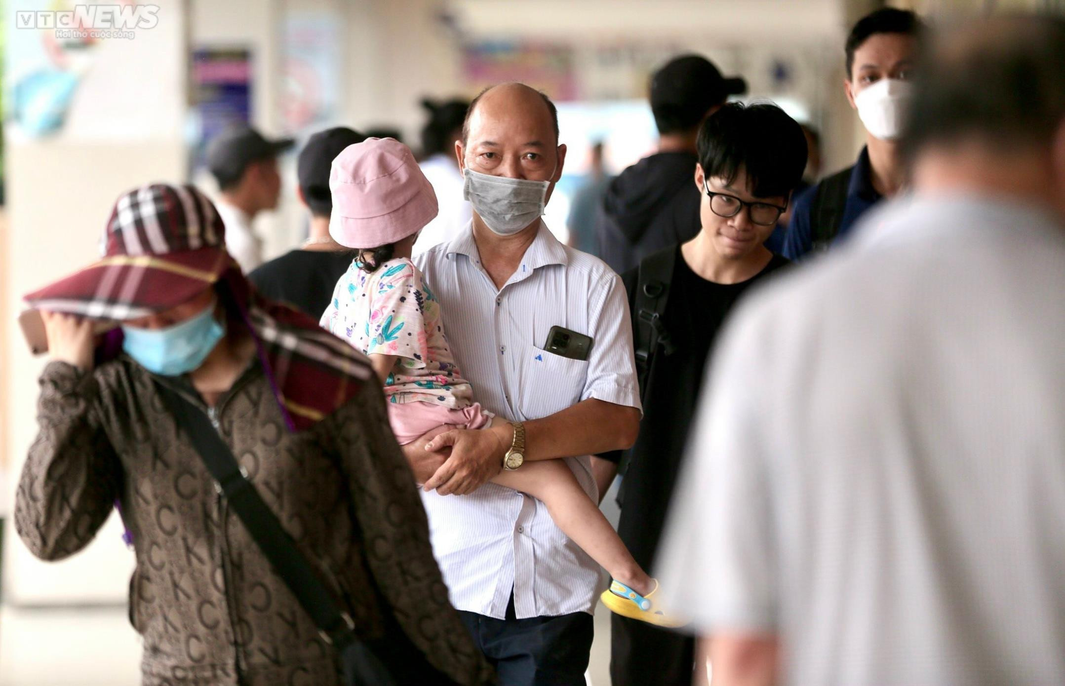 Ảnh: Người dân lỉnh kỉnh đồ đạc rời Thủ đô nghỉ lễ 2/9 - 9