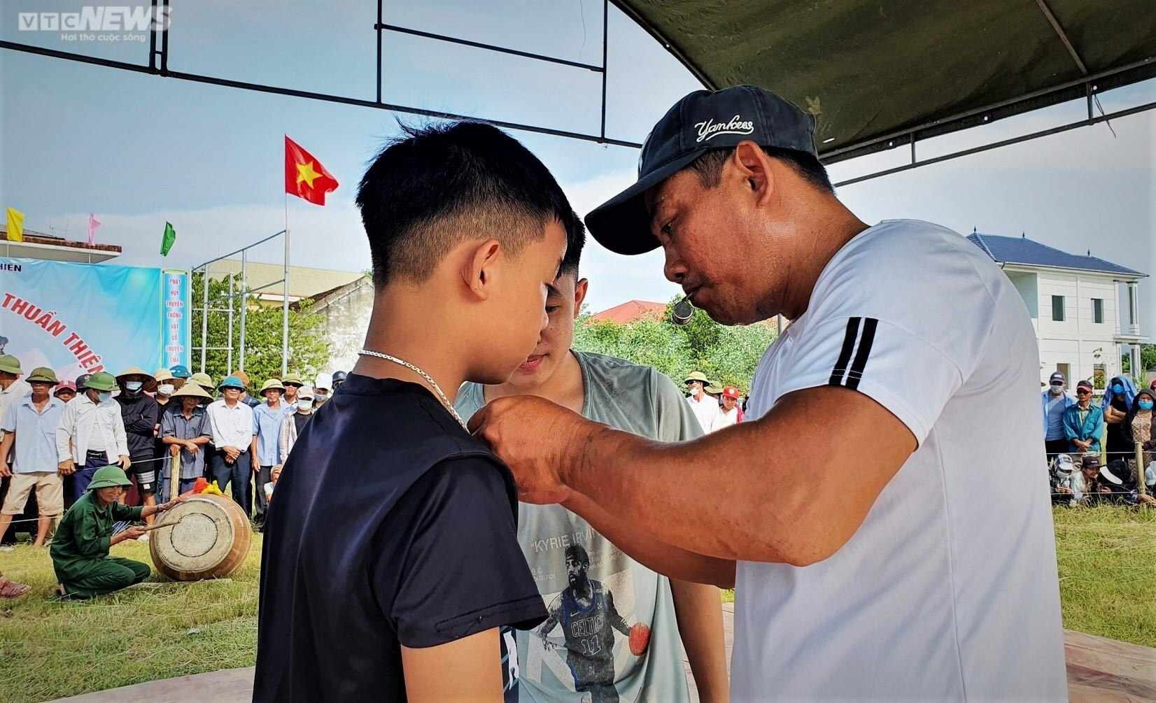 Ảnh: Nghìn người tham dự hội đấu vật độc đáo nhất Hà Tĩnh - 4