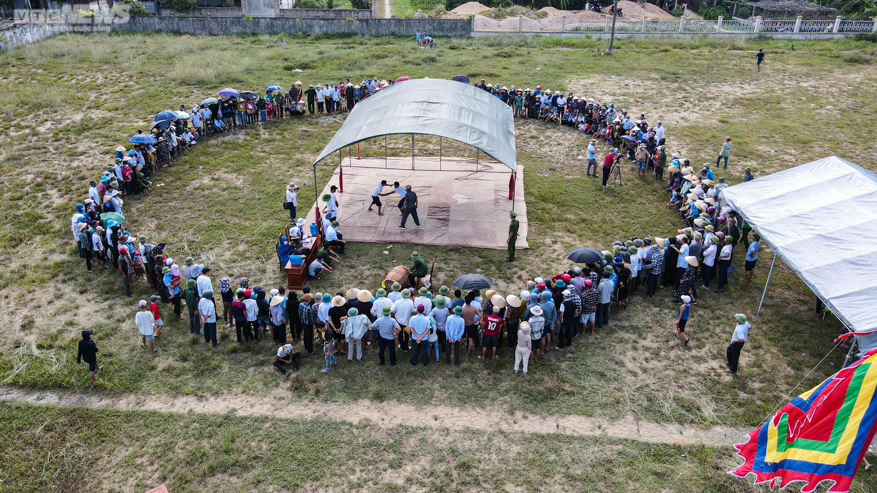 Ảnh: Nghìn người tham dự hội đấu vật độc đáo nhất Hà Tĩnh - 1