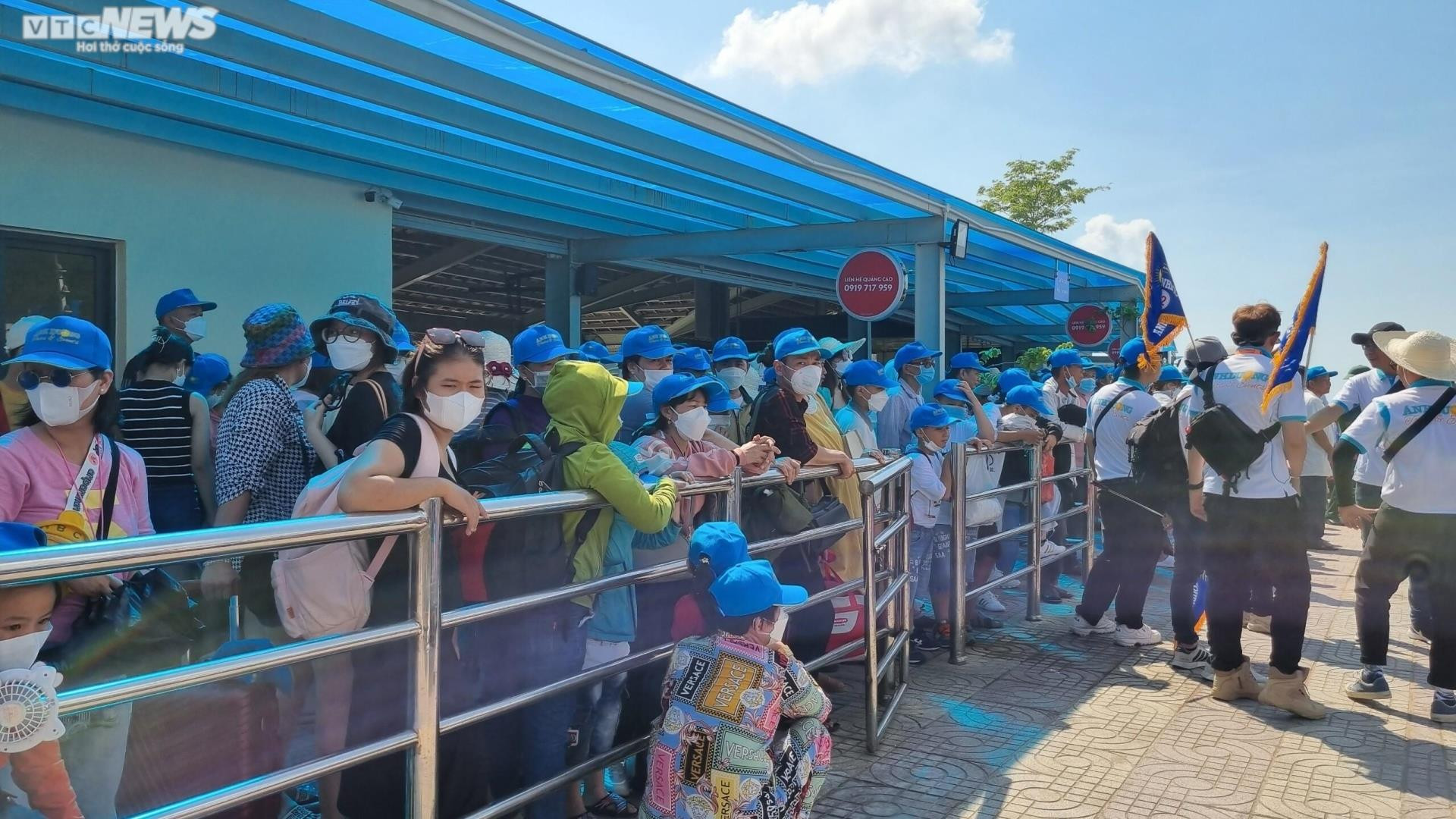 Nghỉ lễ 2/9: Quy Nhơn đông nghịt khách, Phú Yên nhiều điểm du lịch quá tải - 10