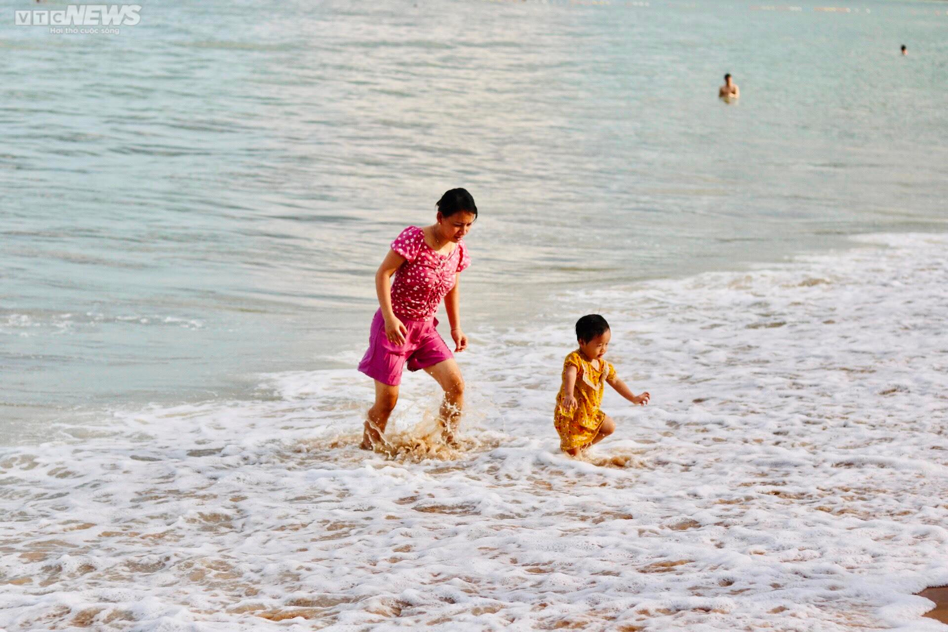 Nghỉ lễ 2/9: Quy Nhơn đông nghịt khách, Phú Yên nhiều điểm du lịch quá tải - 3