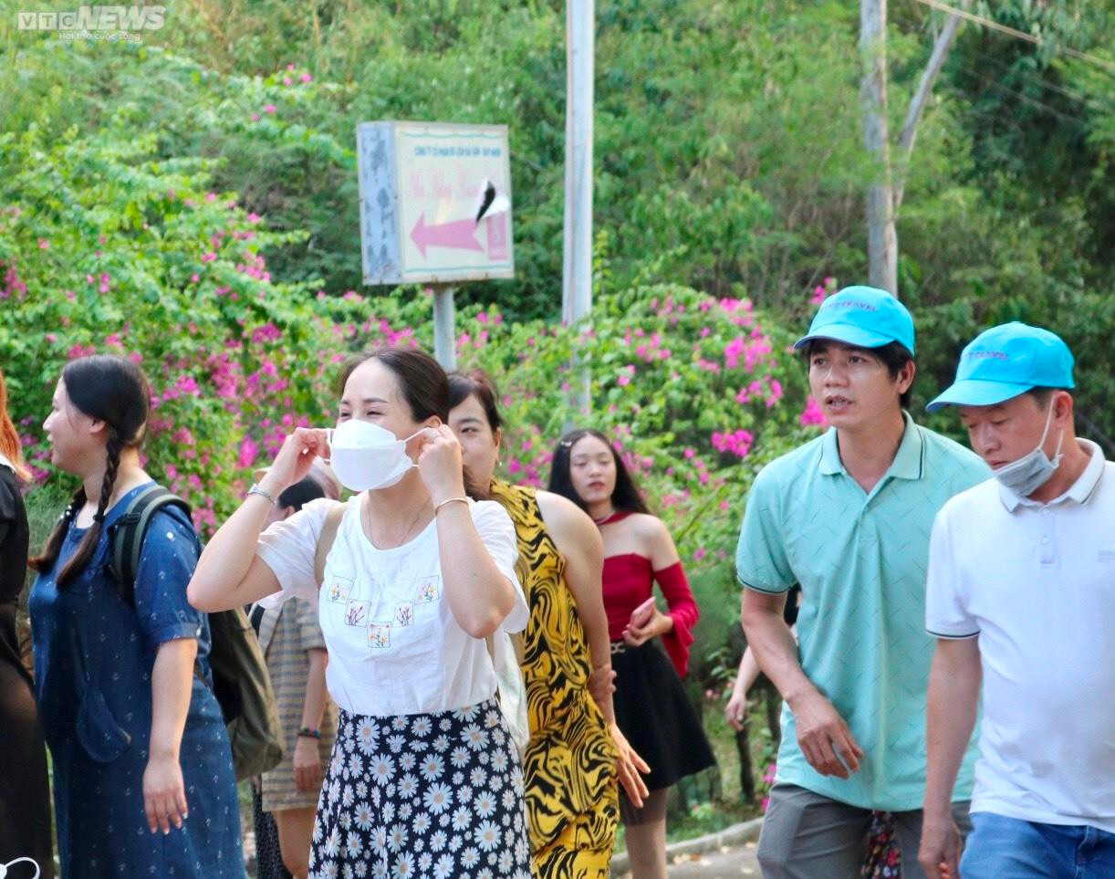 Nghỉ lễ 2/9: Quy Nhơn đông nghịt khách, Phú Yên nhiều điểm du lịch quá tải - 6