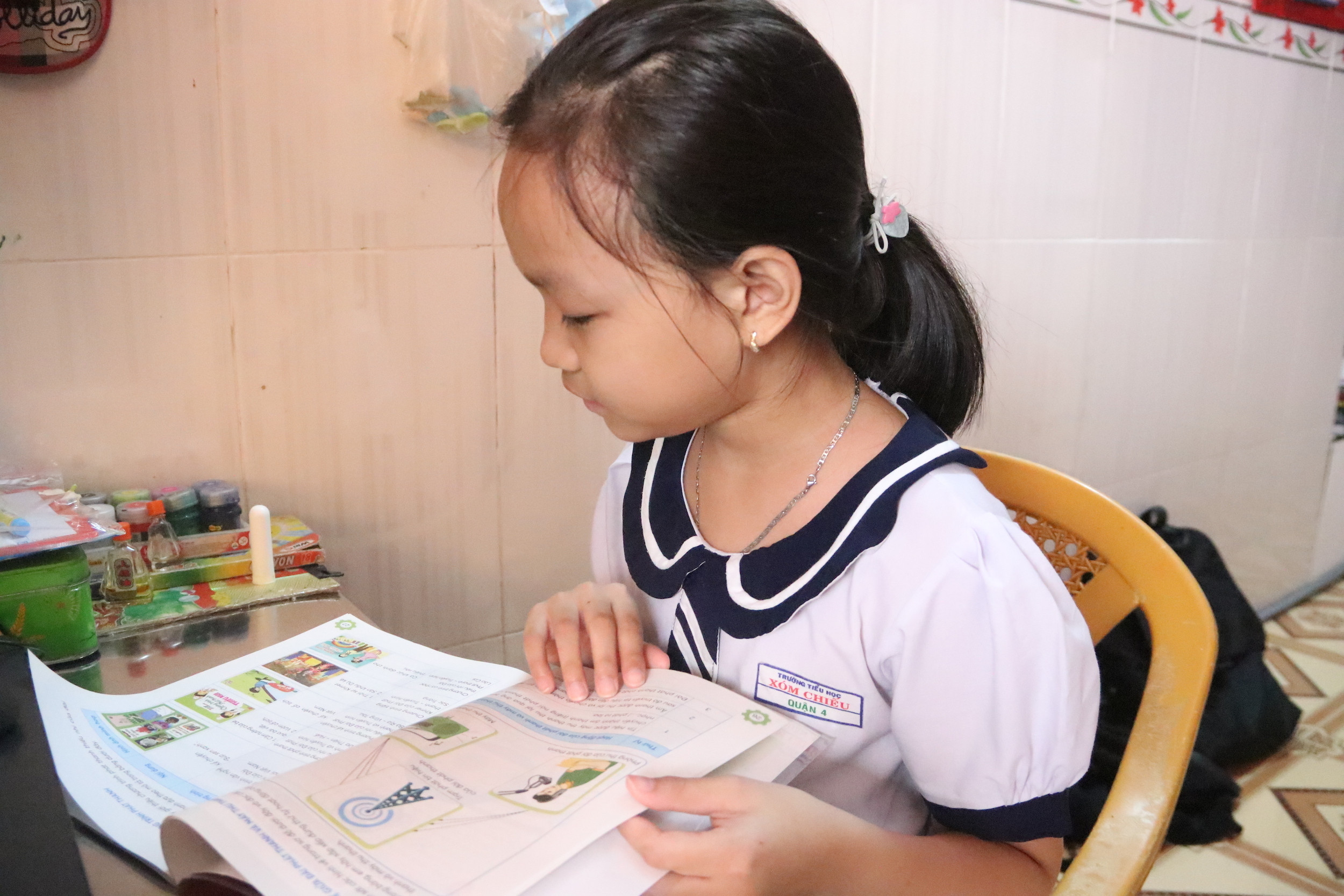 Ngày khai giảng của hai anh em mồ côi cha vì COVID-19 - 5