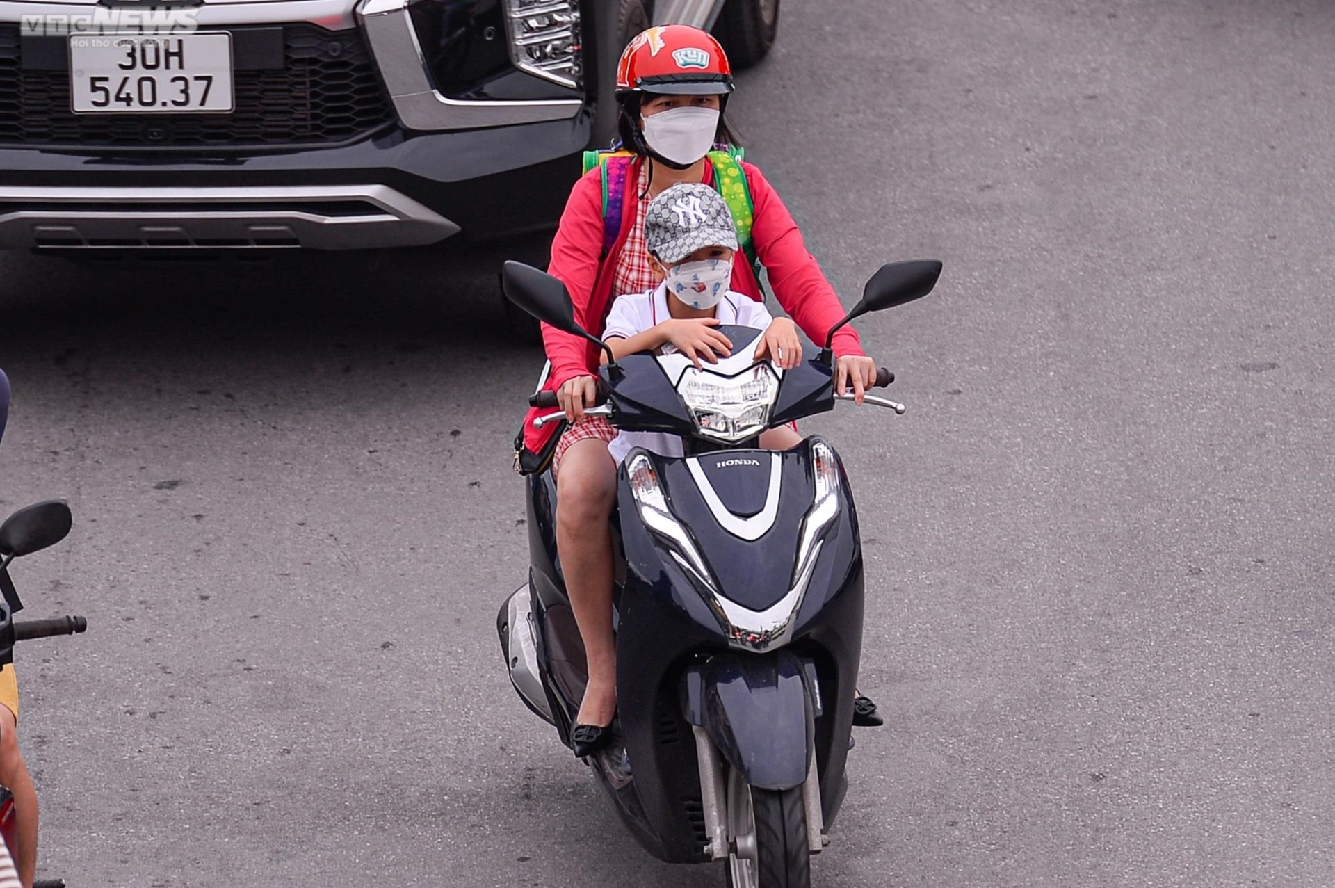 Ảnh: Hà Nội kẹt cứng nhiều tuyến đường ngày đầu đi làm sau nghỉ lễ - 7